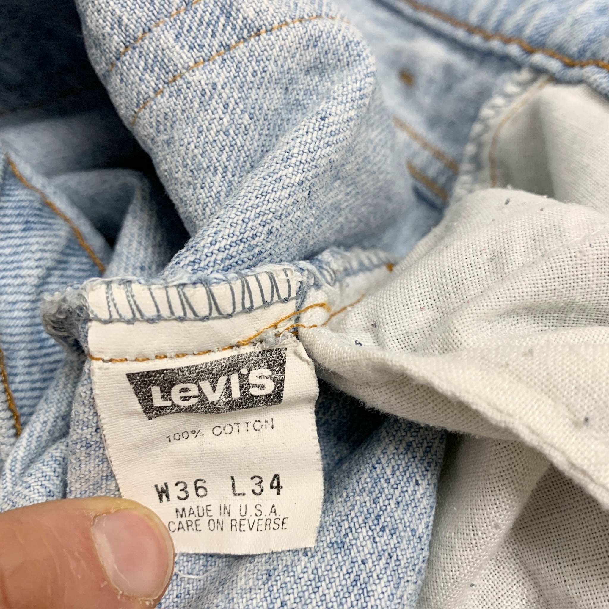 Levis 550 Jeans W34 L34 Mens Light Blue Relaxed Taper Made In USA Vintage Denim