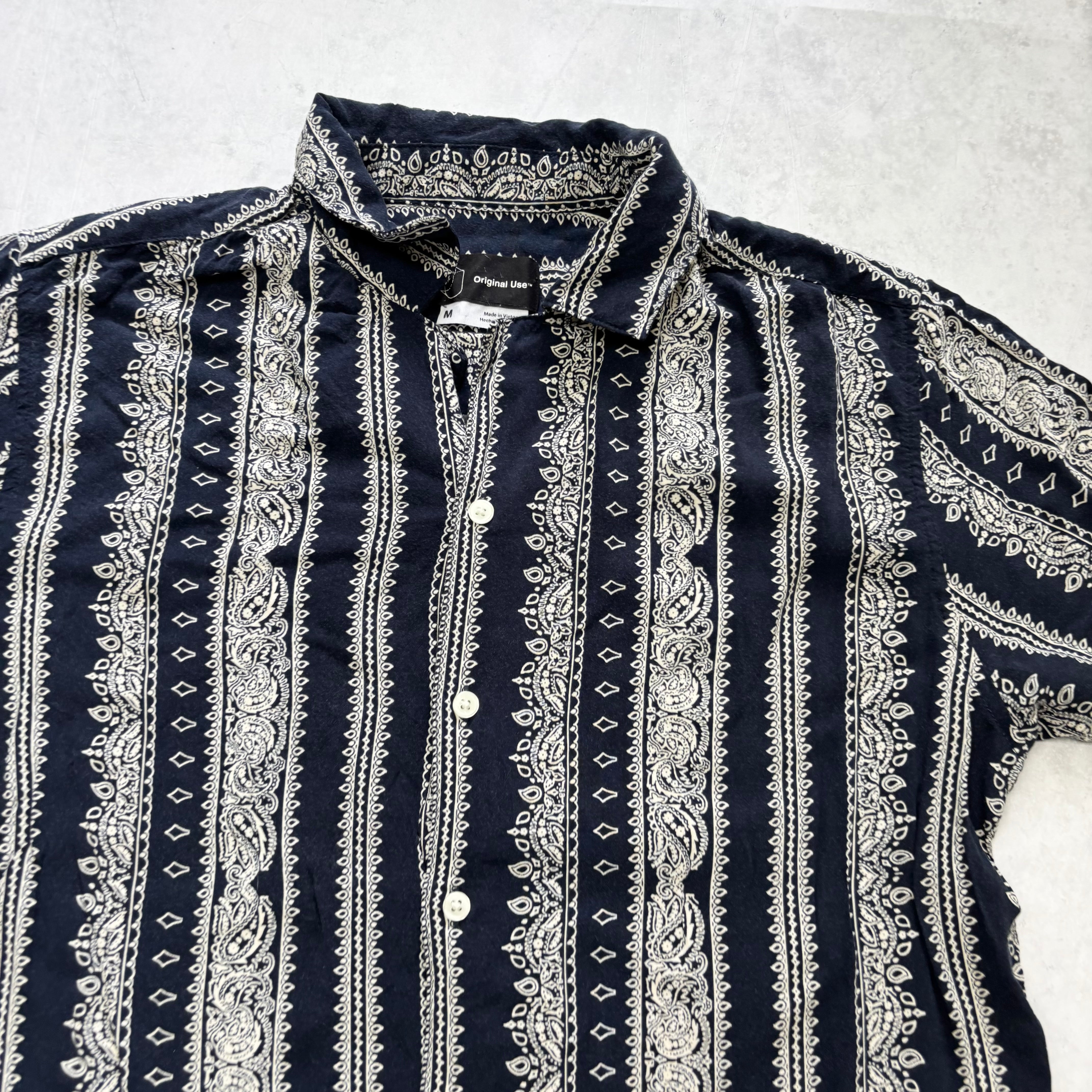 Hawaiian Shirt Mens Medium Navy Floral Aloha Short Sleeve Rayon (E)