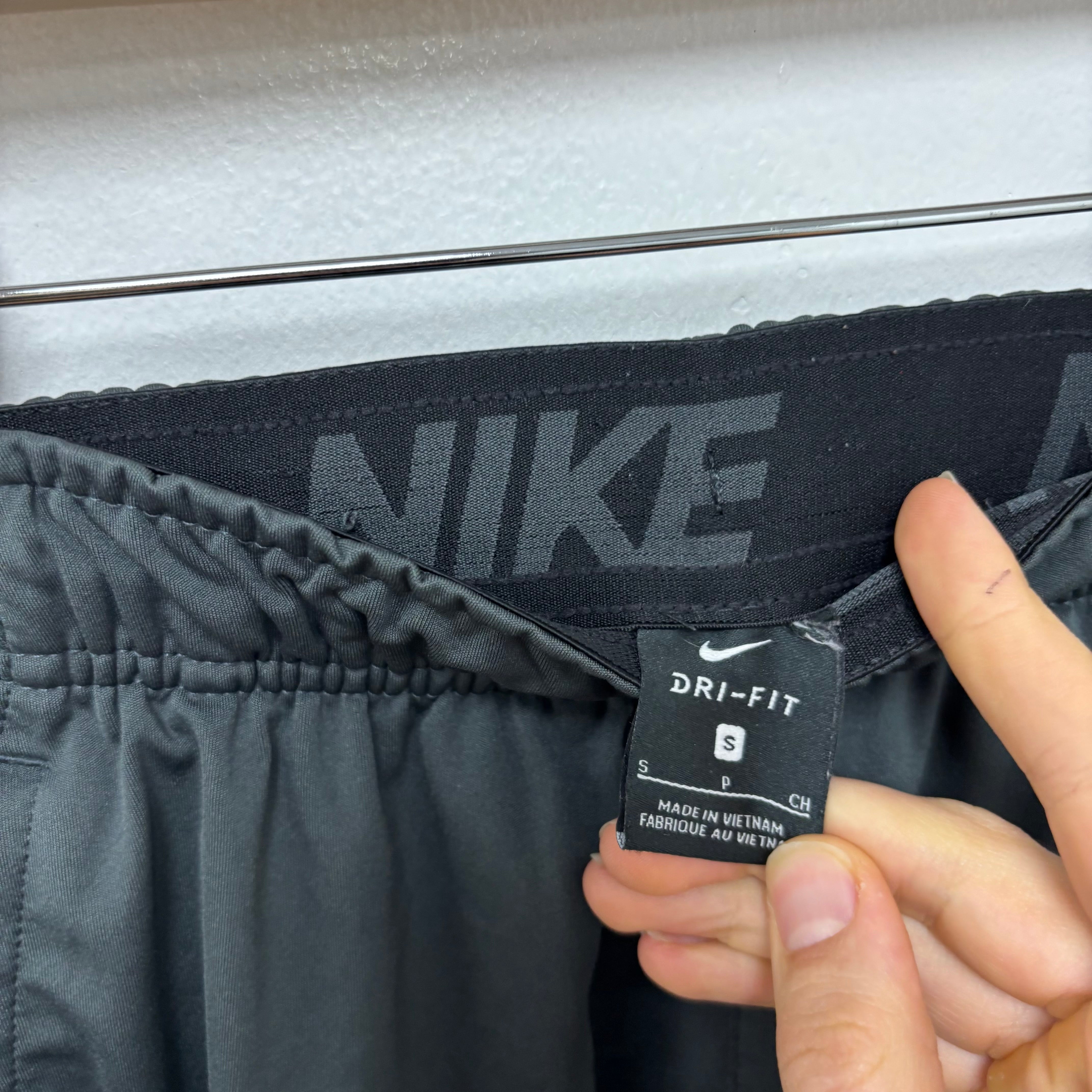 Nike Shorts Mens Small Grey Dri Fit Running Sports Gym Athletic Pockets