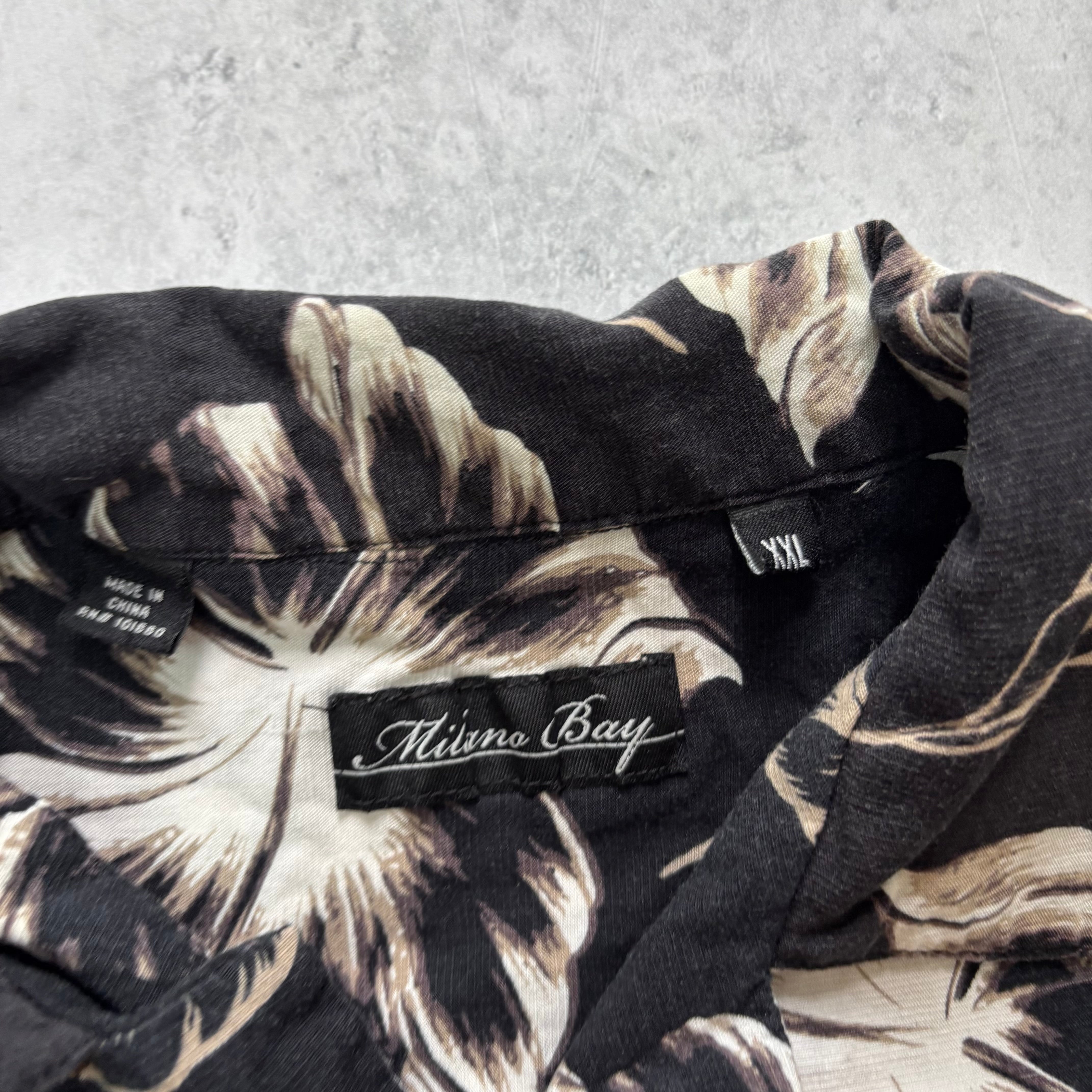 Vintage Hawaiian Shirt Mens XL Black Floral Aloha Short Sleeve Rayon Blend (E)