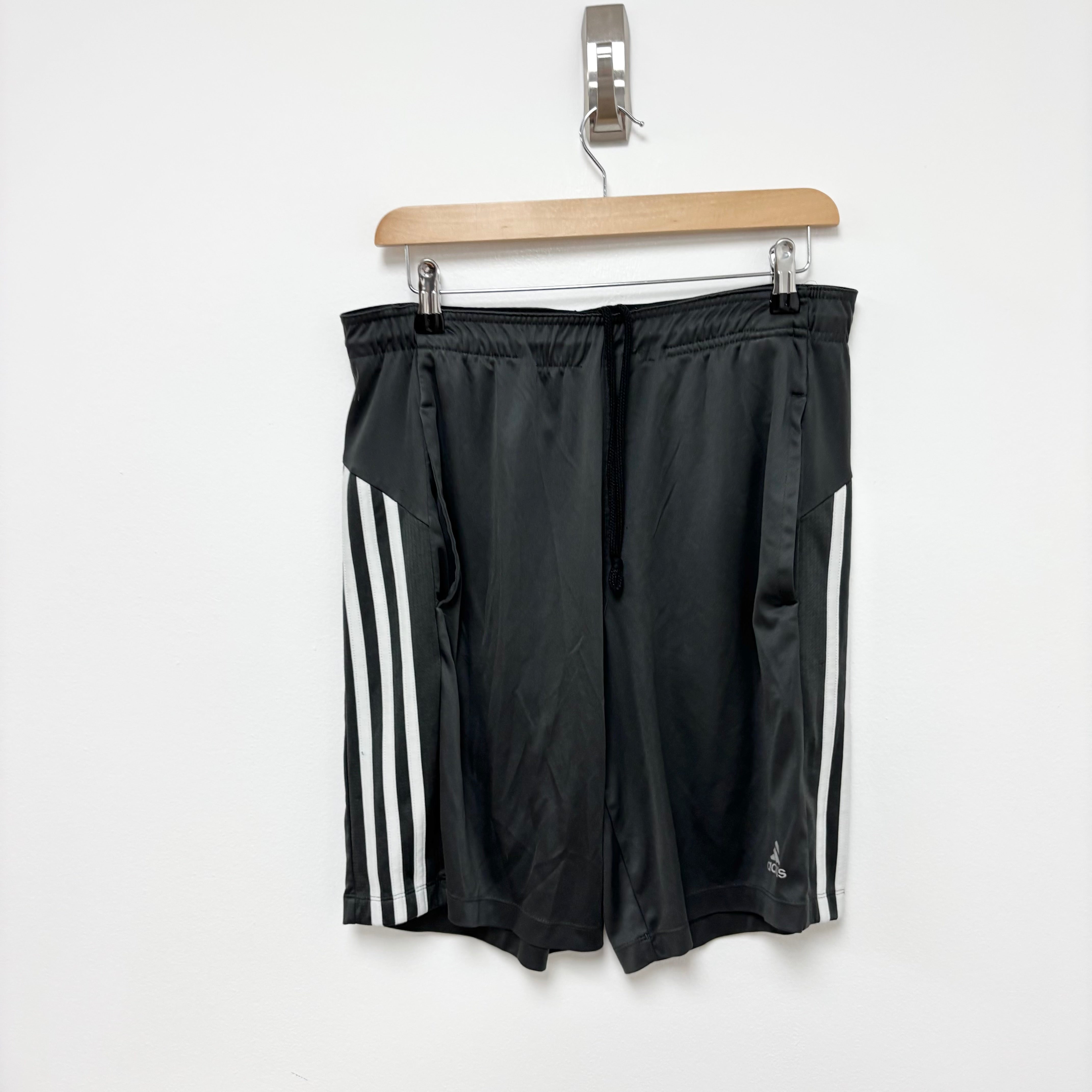 Adidas Shorts Mens Medium Grey Sports Running Gym Athletic Pockets