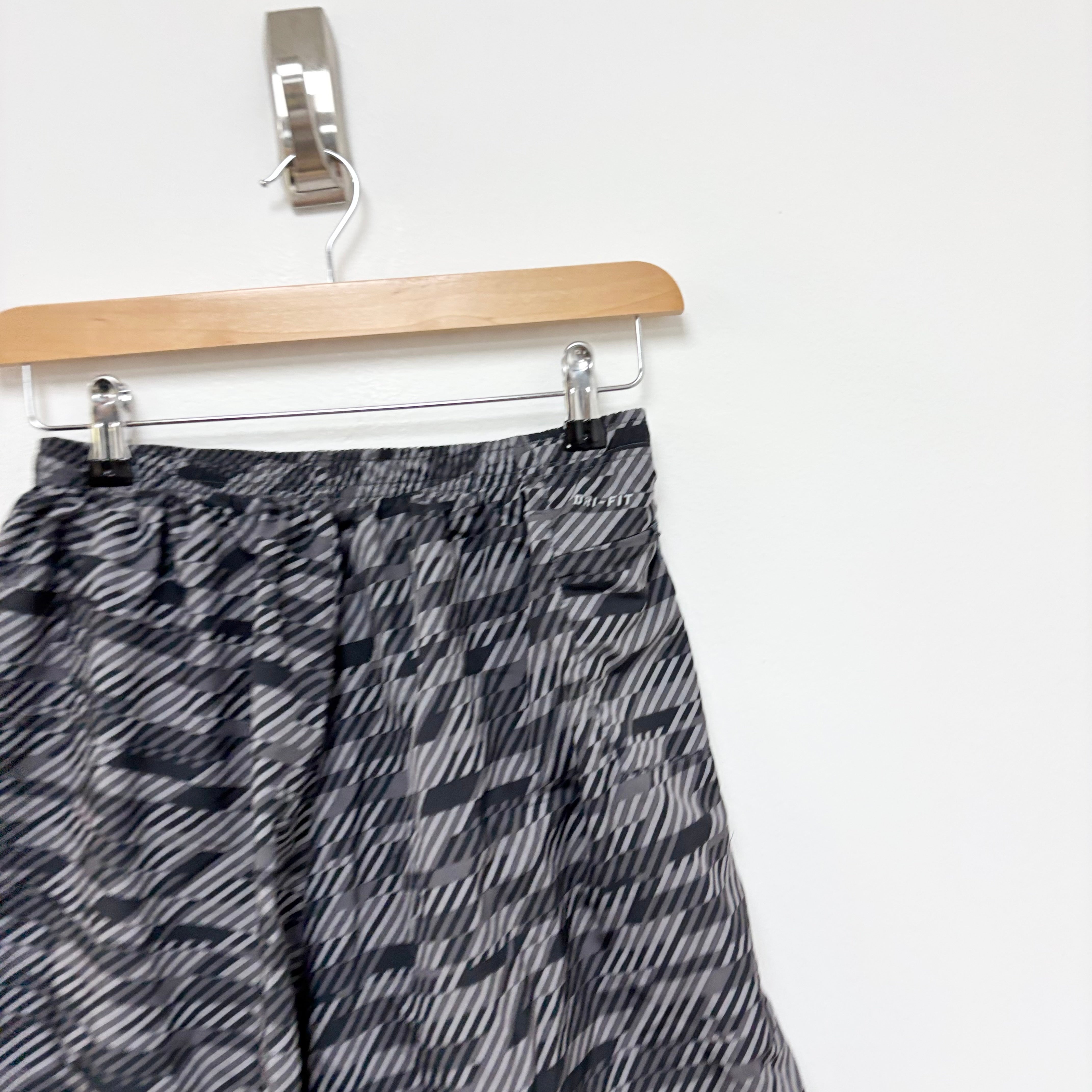 Nike Shorts Womens Medium Grey Dri Fit Running Sports Gym Athletic (E)