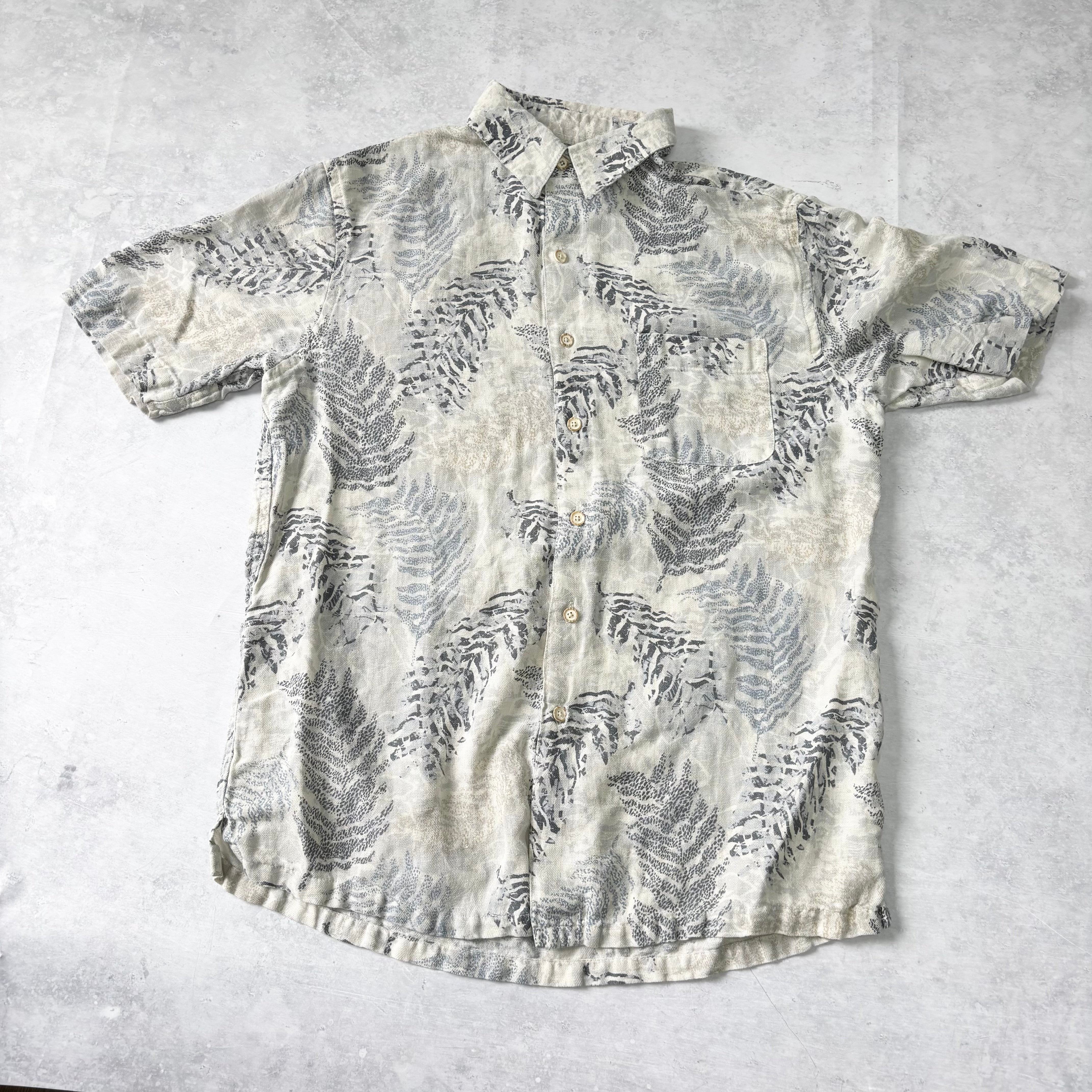 Hawaiian Shirt Mens Small White Grey Floral Aloha Short Sleeve Silk Blend (E)