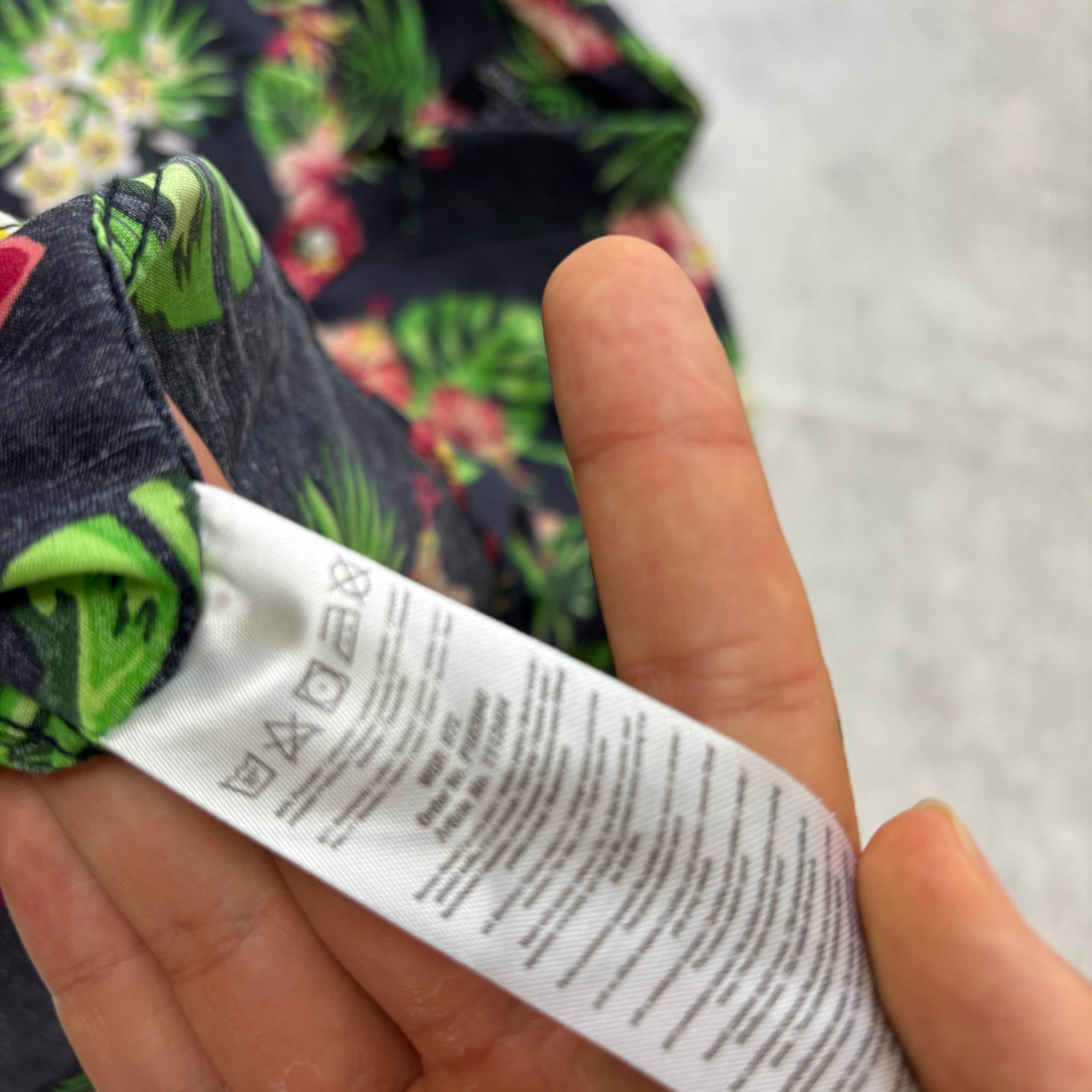 Hawaiian Shirt Mens XL Black Multi Floral Aloha Short Sleeve Slim Fit (E)