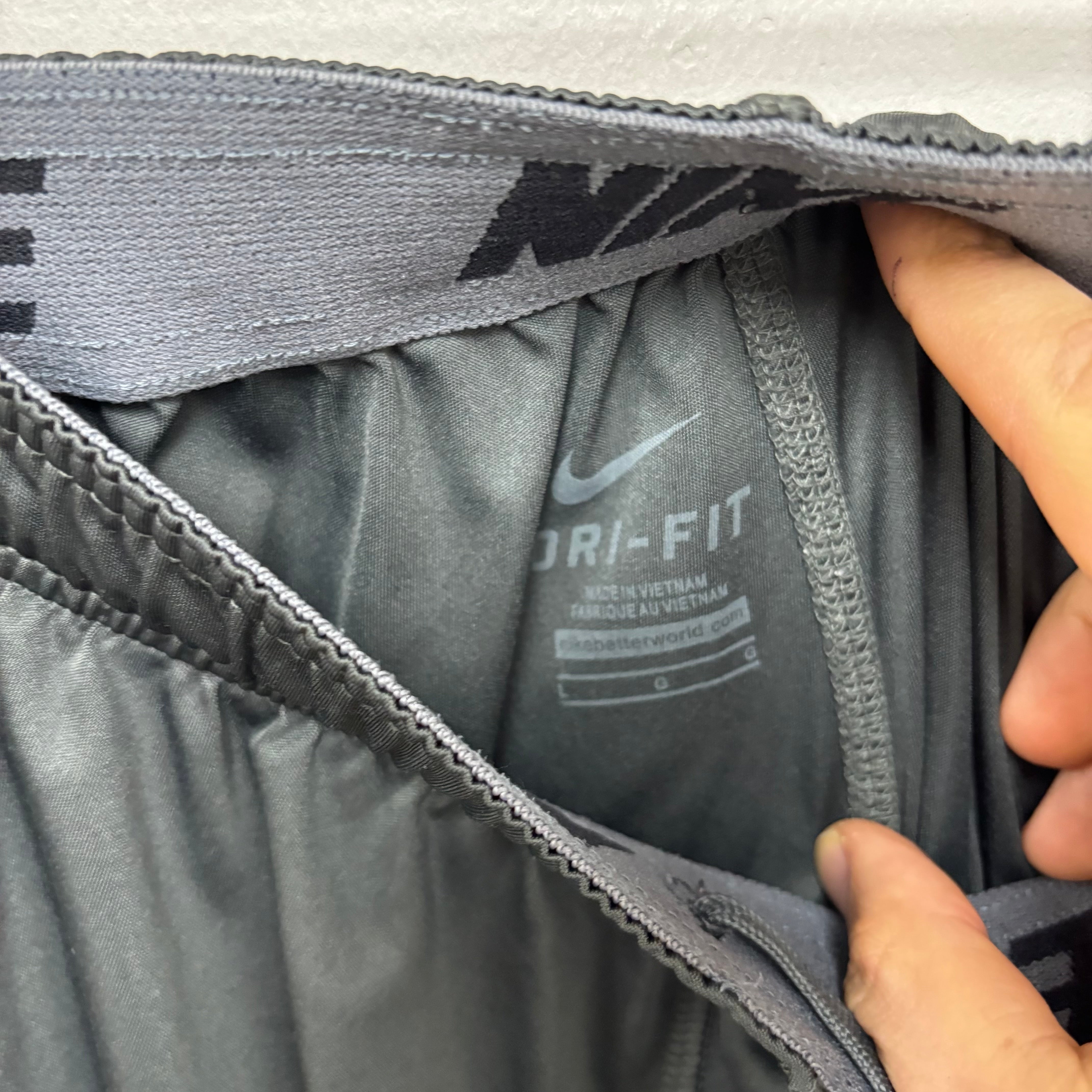 Nike Shorts Mens Large Grey Dri Fit Running Sports Gym Athletic (E)