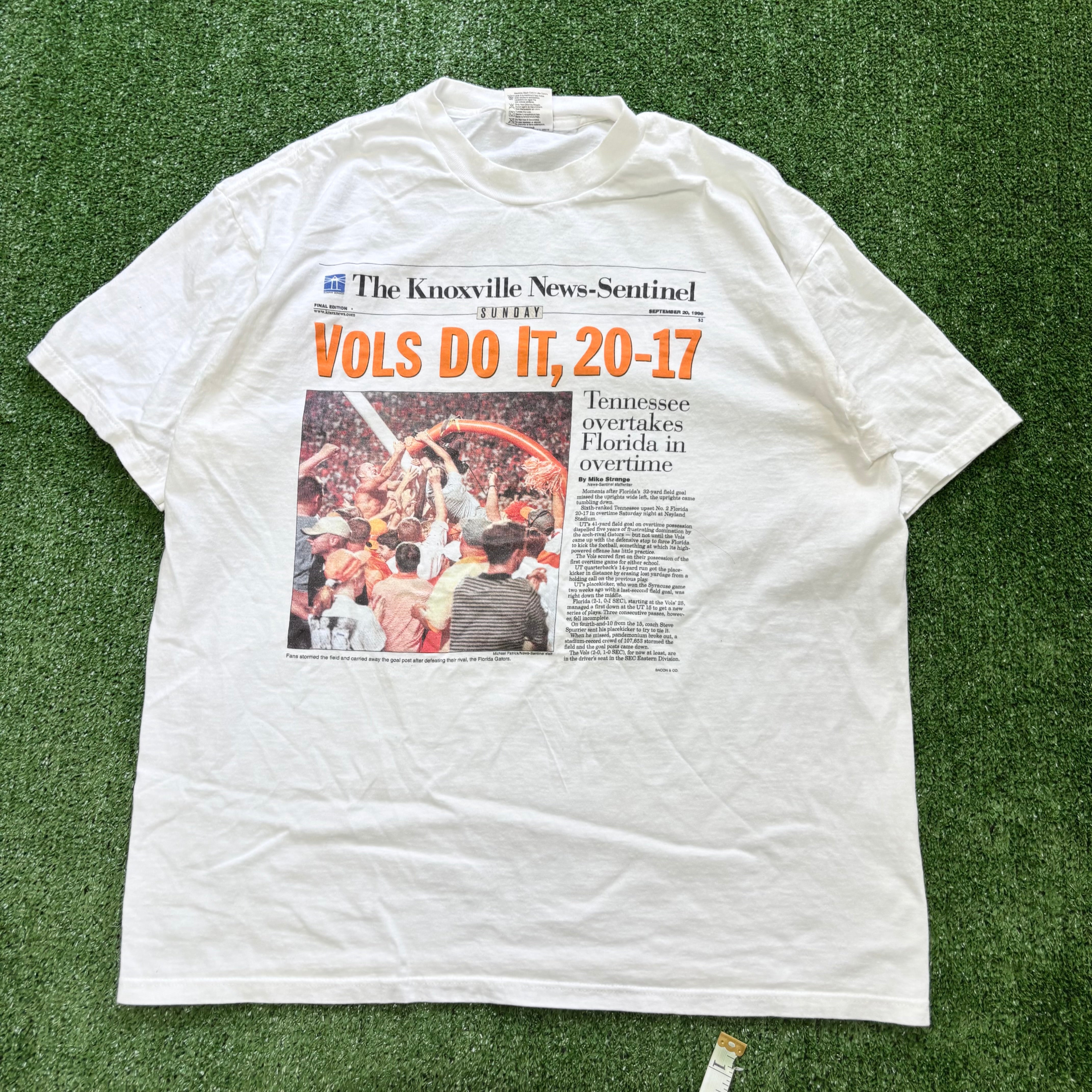 Vintage T Shirt Mens XL White Graphic Print 90s Newspaper Sports (E)