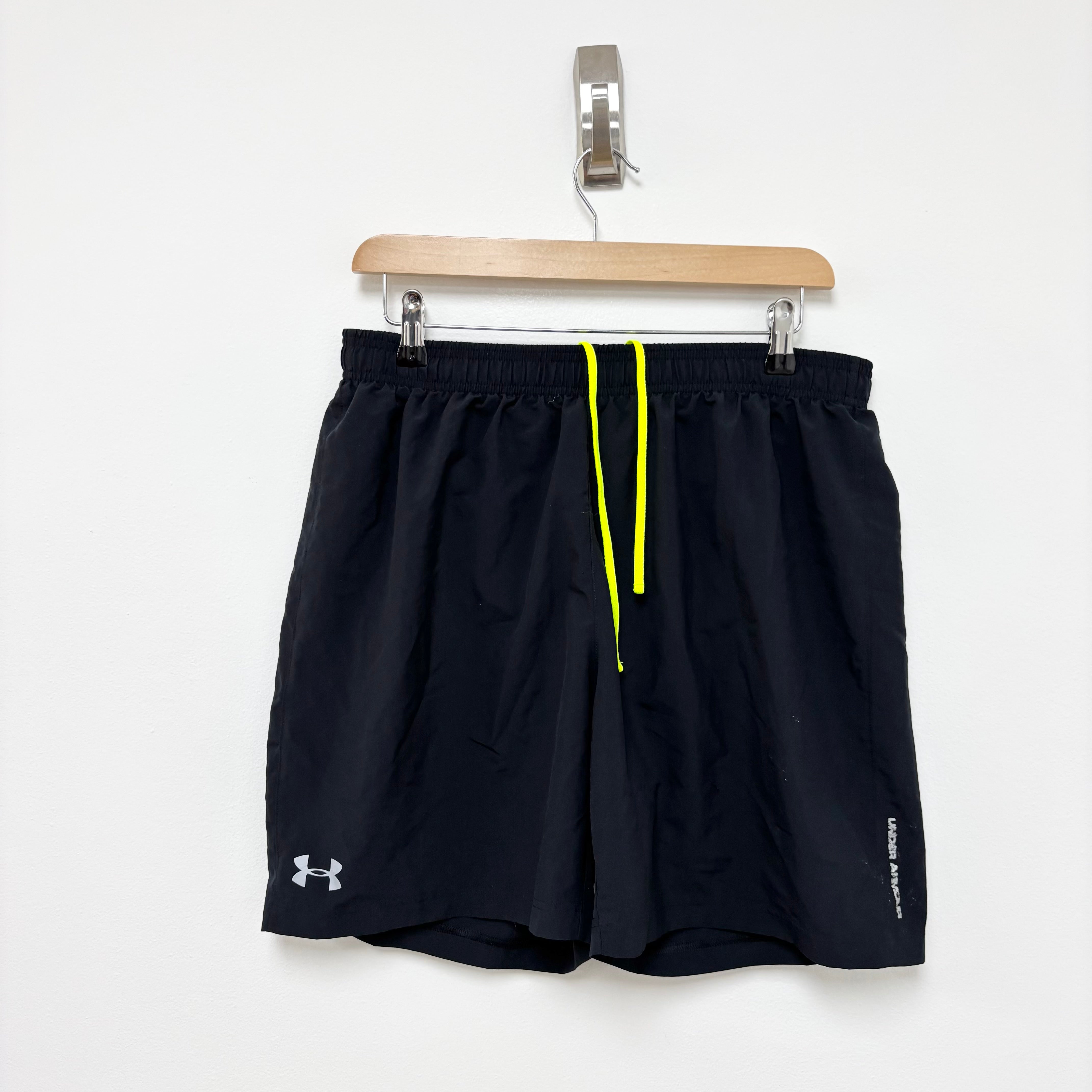 Under Armour Shorts Mens Medium Black Running Sports Athletic Gym