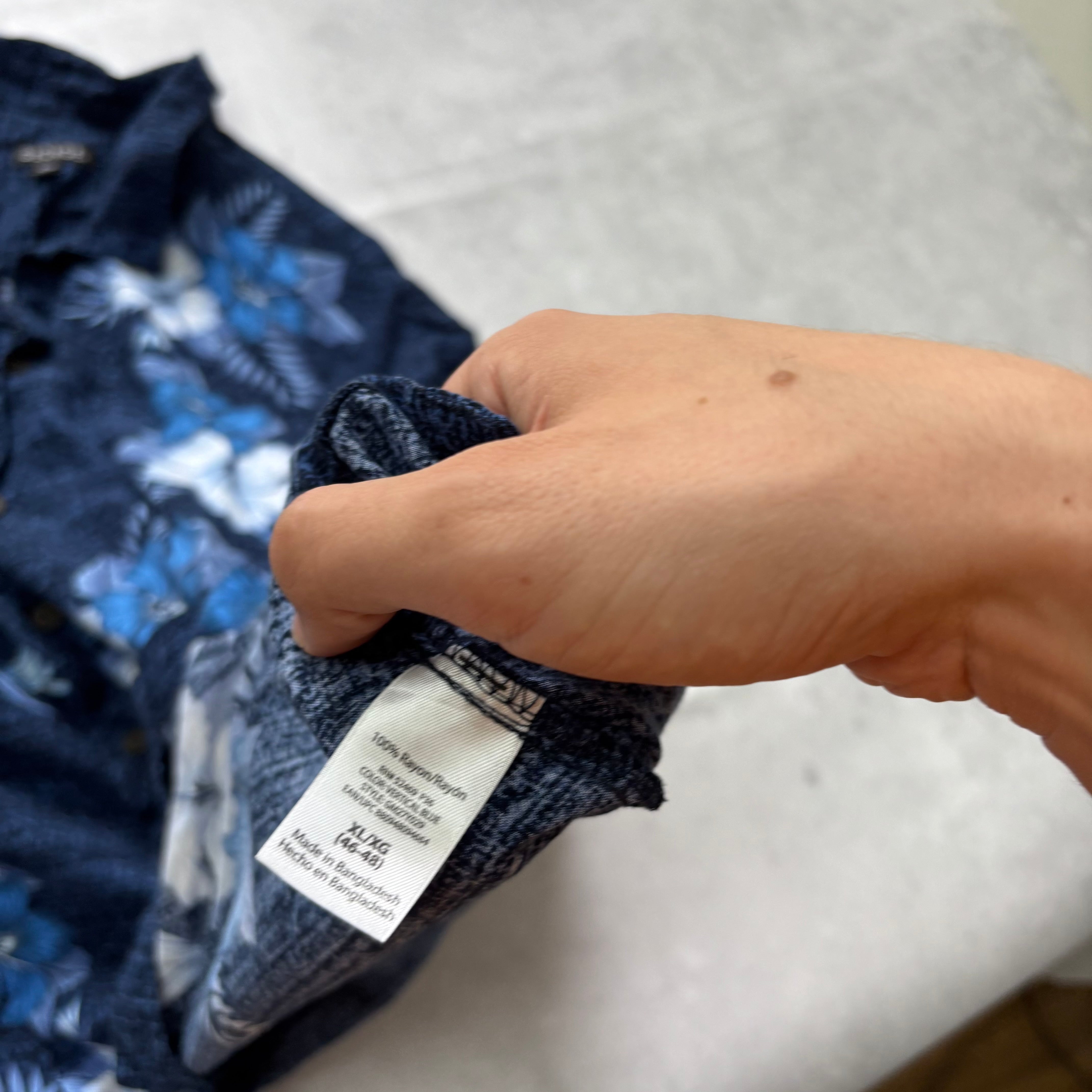 Hawaiian Shirt Mens XL Navy Blue Floral Aloha Short Sleeve Rayon (E)