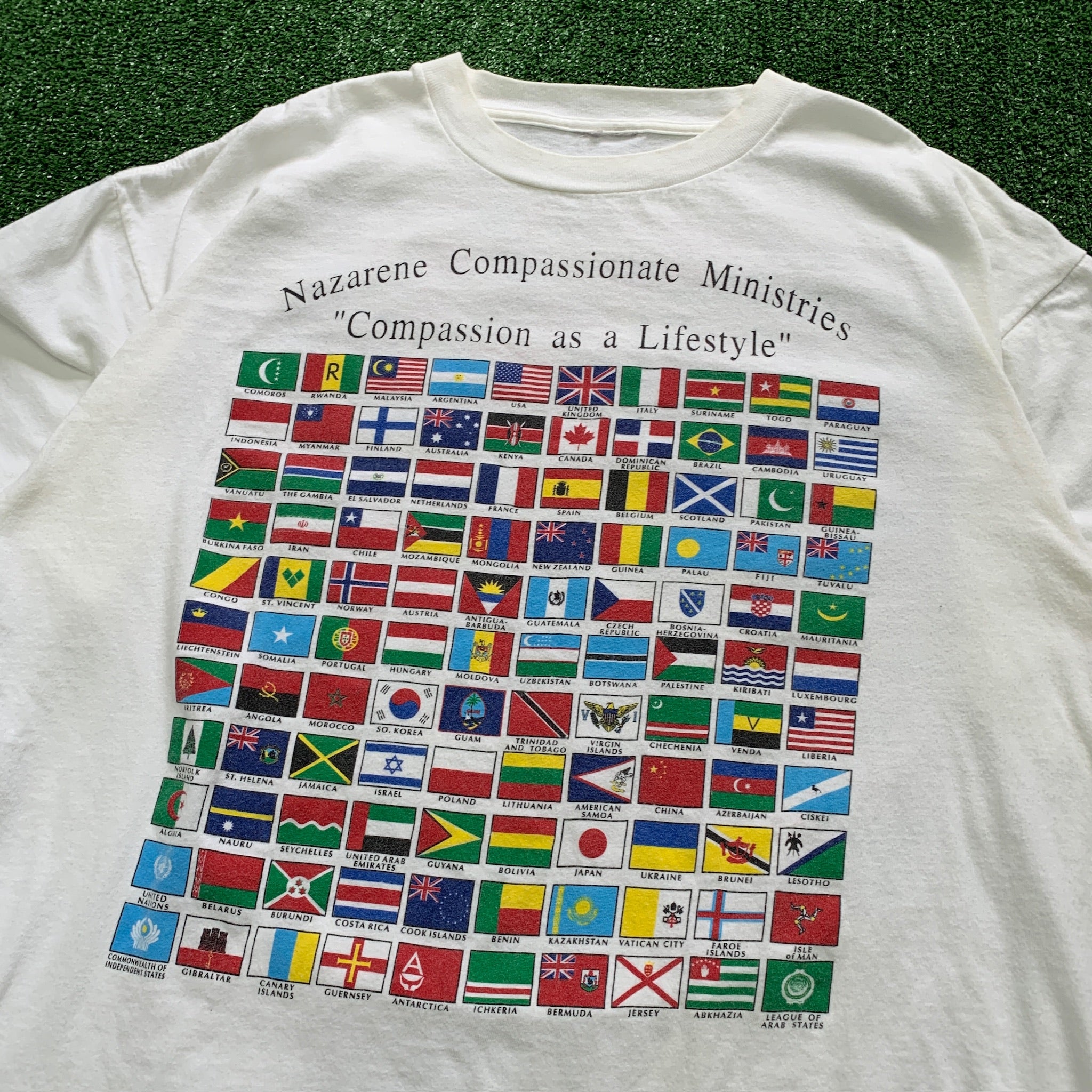 Vintage T Shirt Mens XL White Single Stitch Graphic Print 90s World Flags