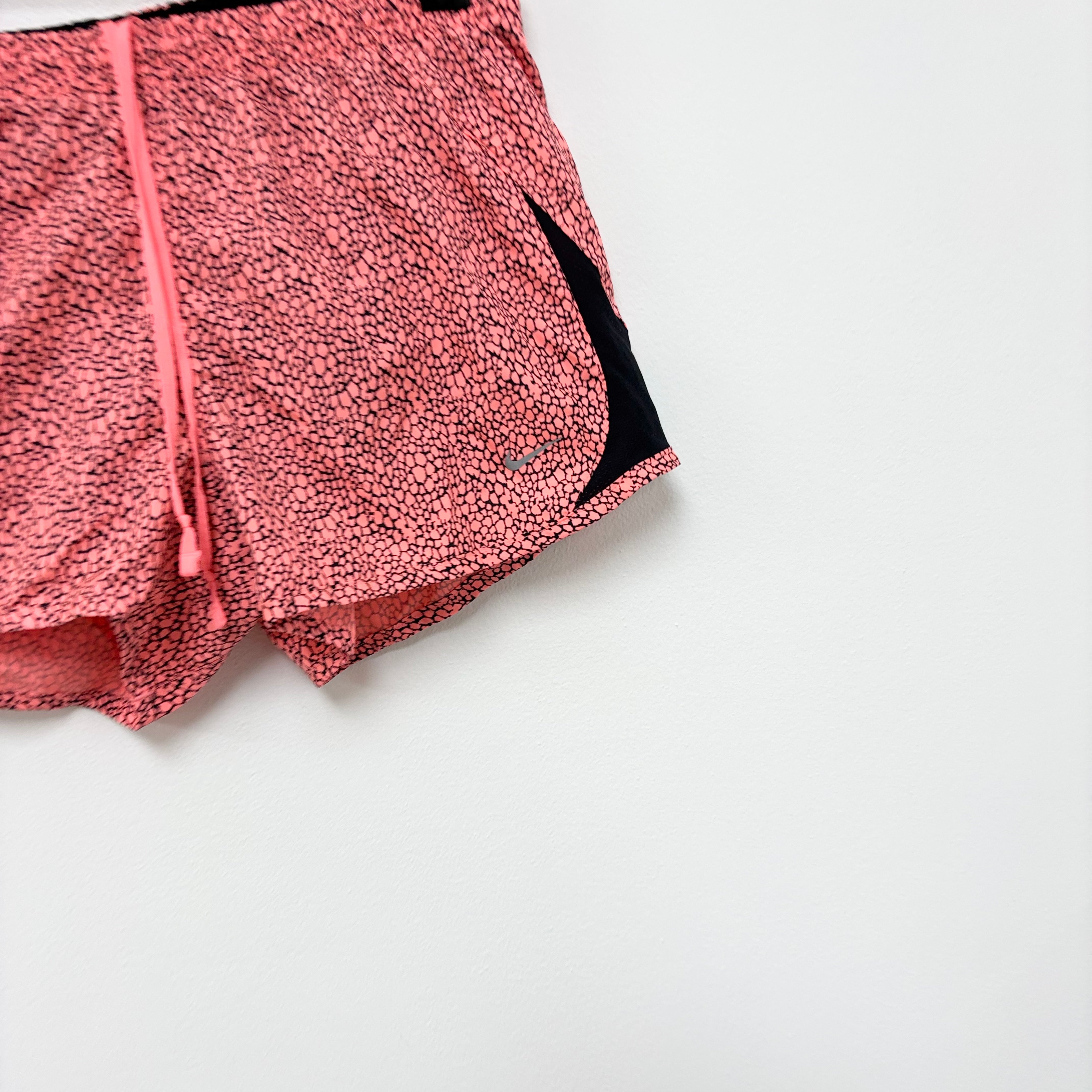 Nike Shorts Womens Small Pink Running Sports Gym Athletic (E)