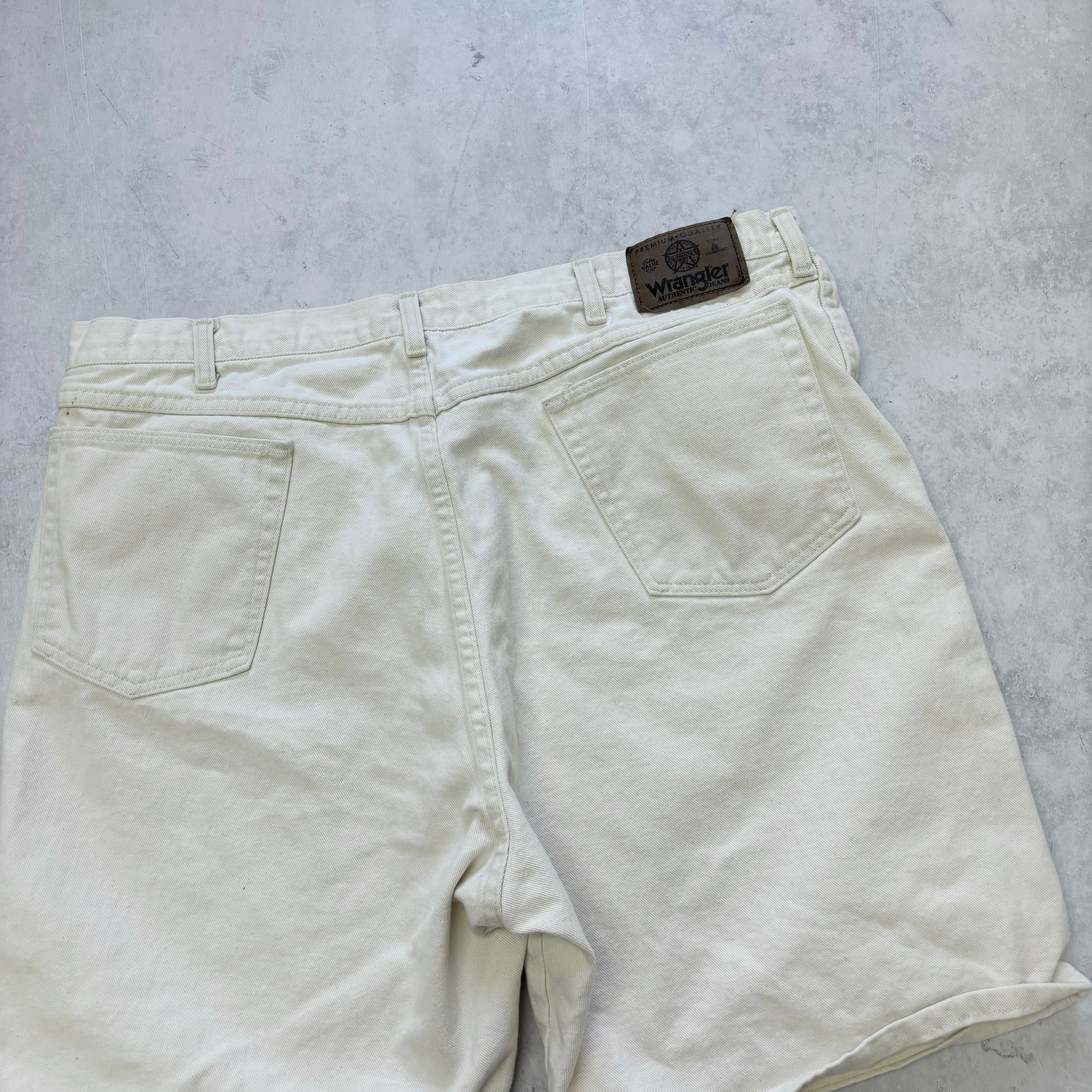 Vintage Wrangler Jorts W40 Mens Denim Shorts Cream White Regular Fit