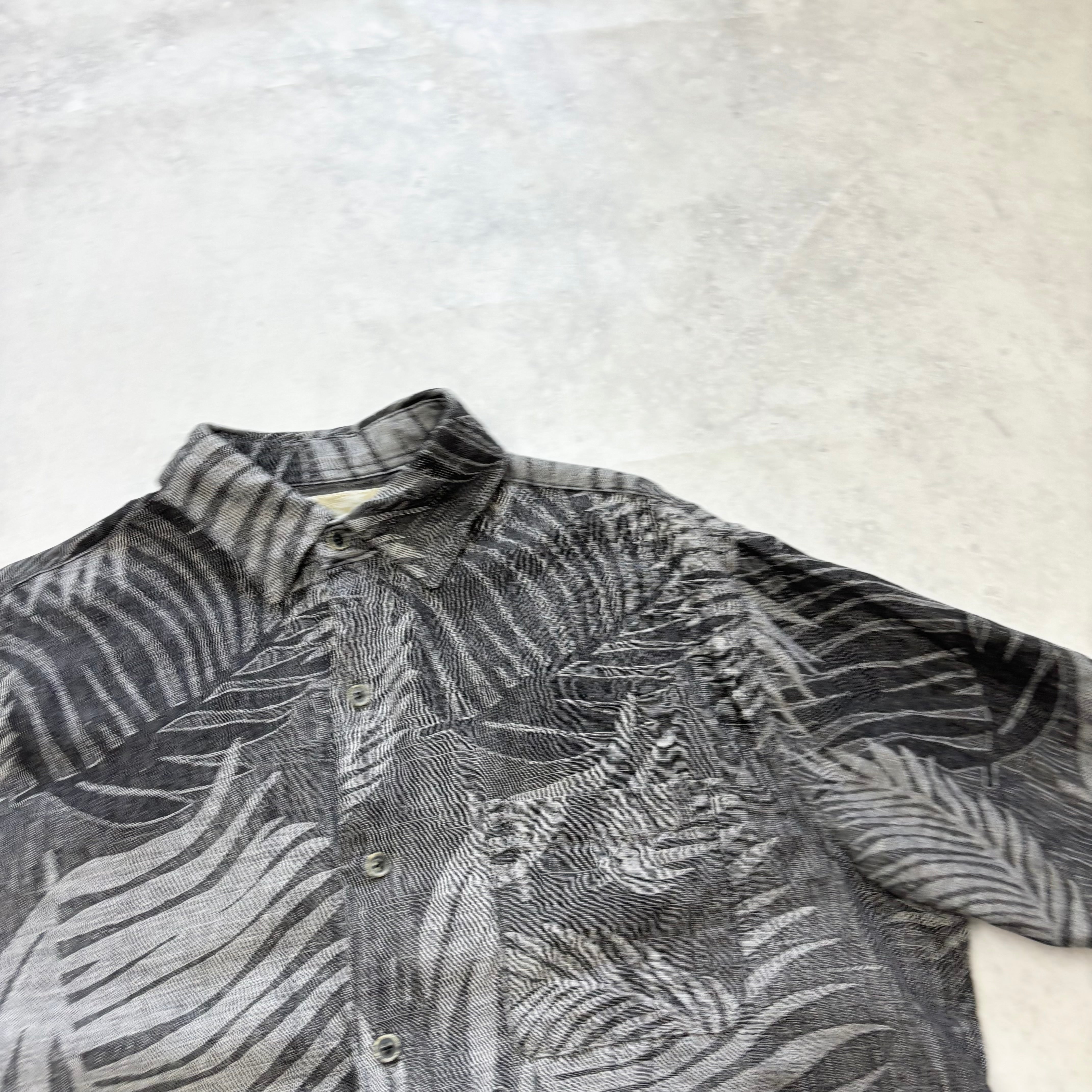 Hawaiian Shirt Mens Medium Grey Floral Aloha Short Sleeve Silk Blend (E)