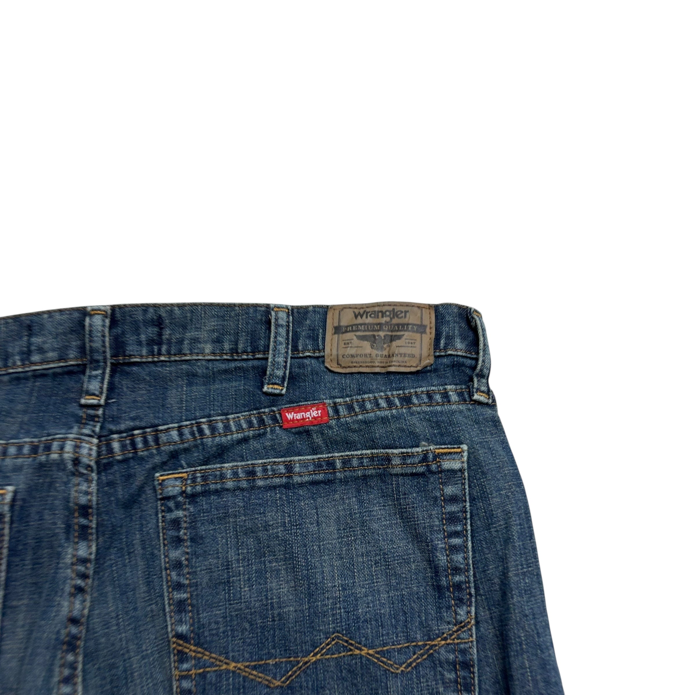 Wrangler Jeans W38 L32 Mens Dark Blue Relaxed Bootcut Fit Vintage Denim (E)