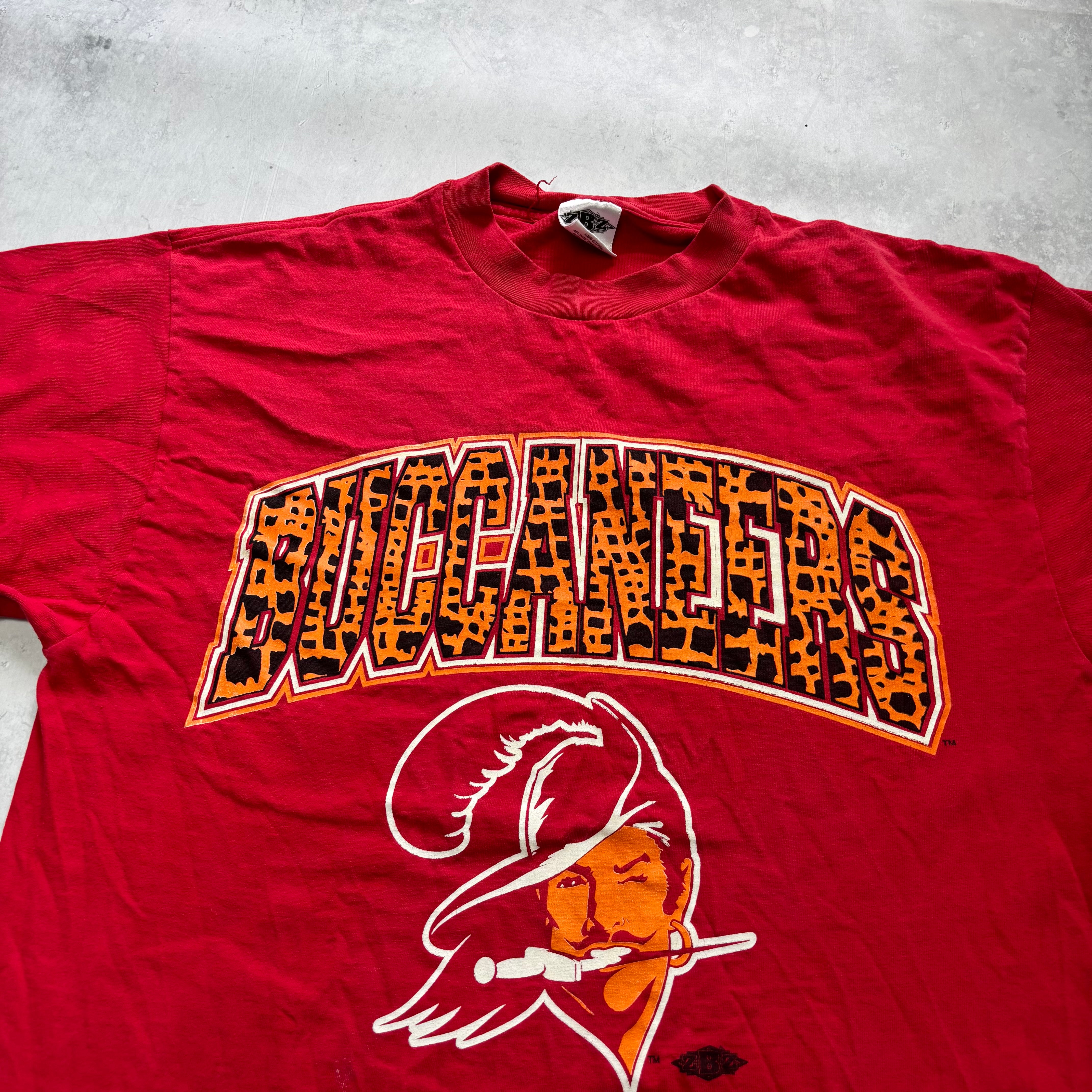 Vintage T Shirt Mens XL Red Graphic Print 90s Buccaneers NFL Football (E)
