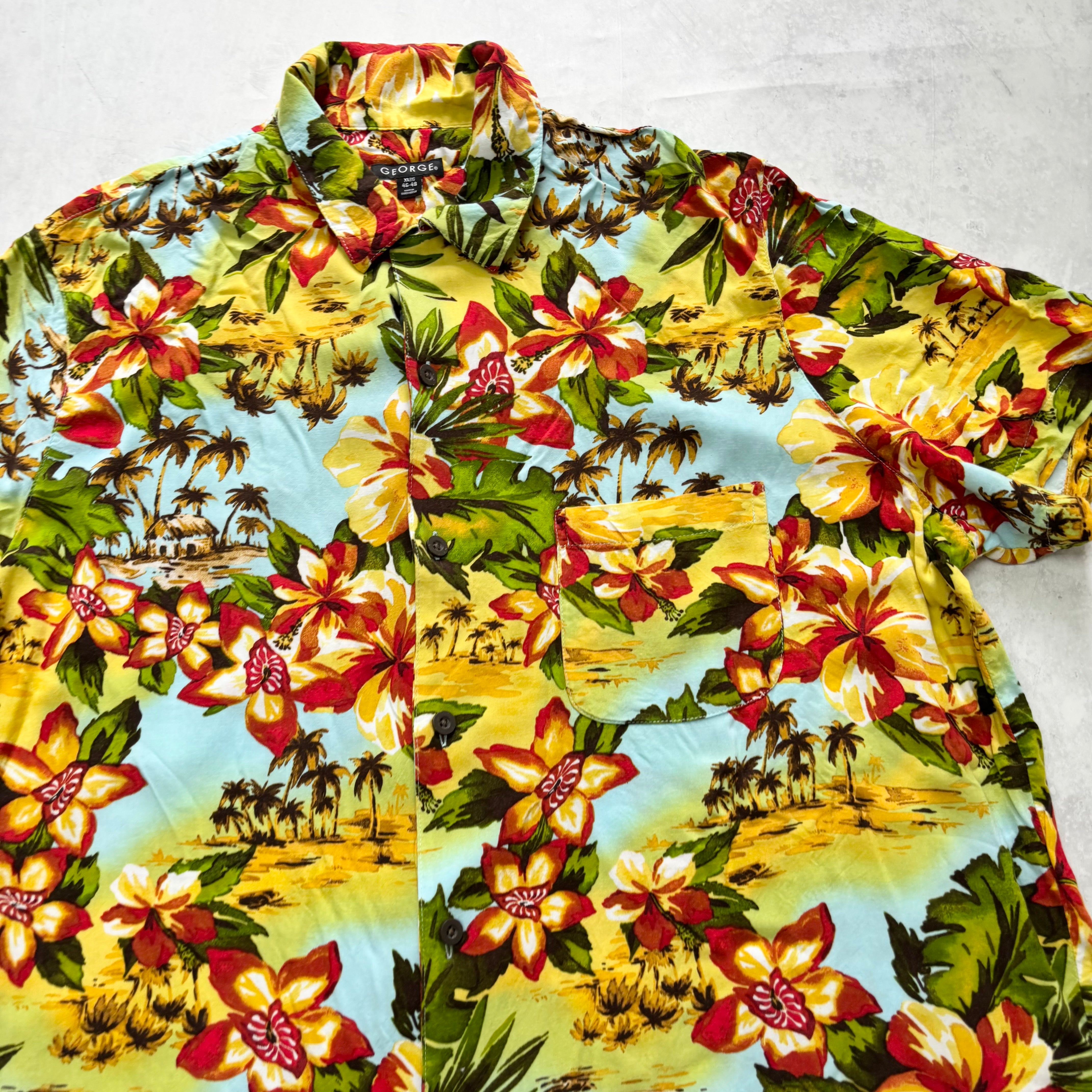 Hawaiian Shirt Mens XL Multicoloured Floral Aloha Short Sleeve Rayon (E)