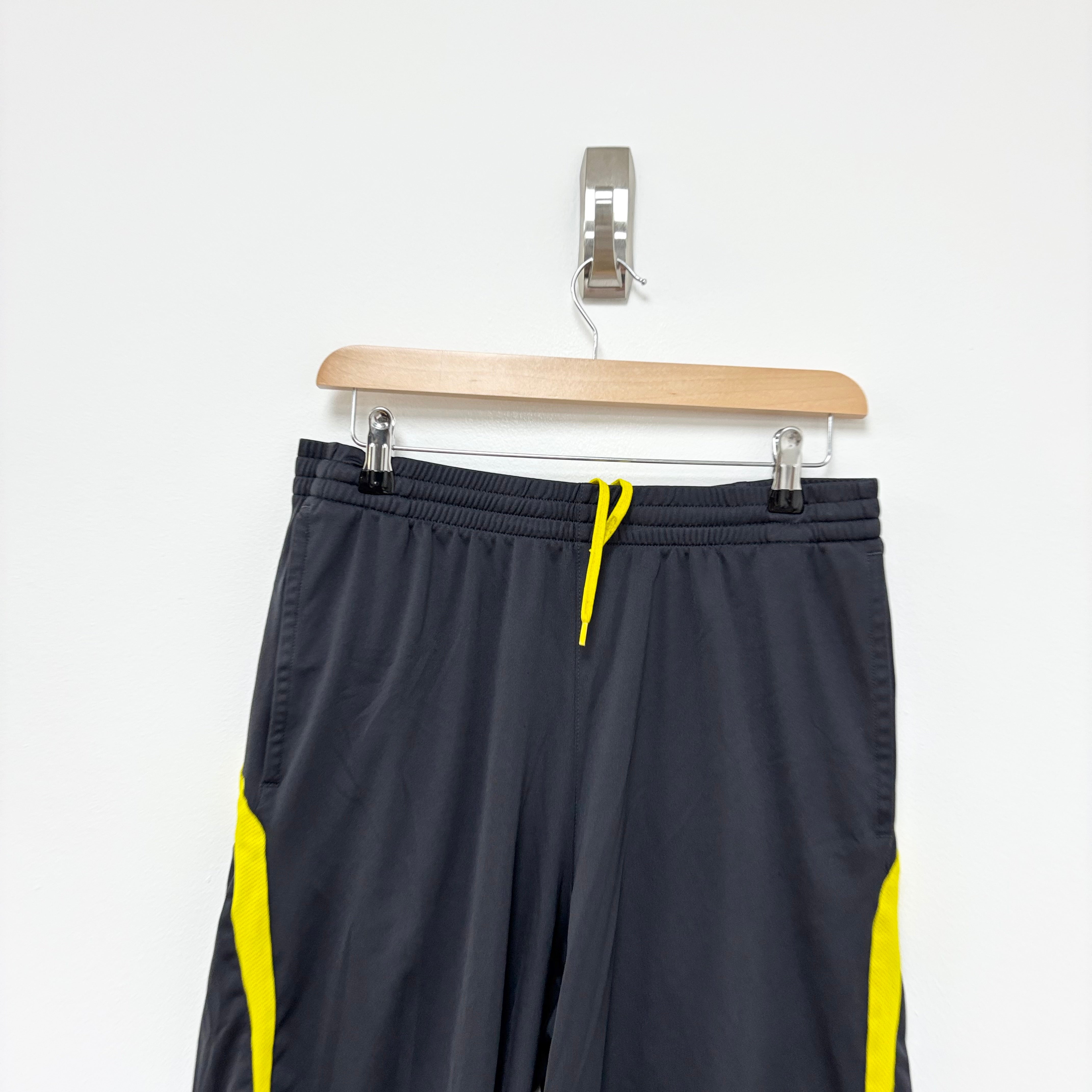 Adidas Shorts Mens Medium Grey Sports Running Gym Athletic Pockets