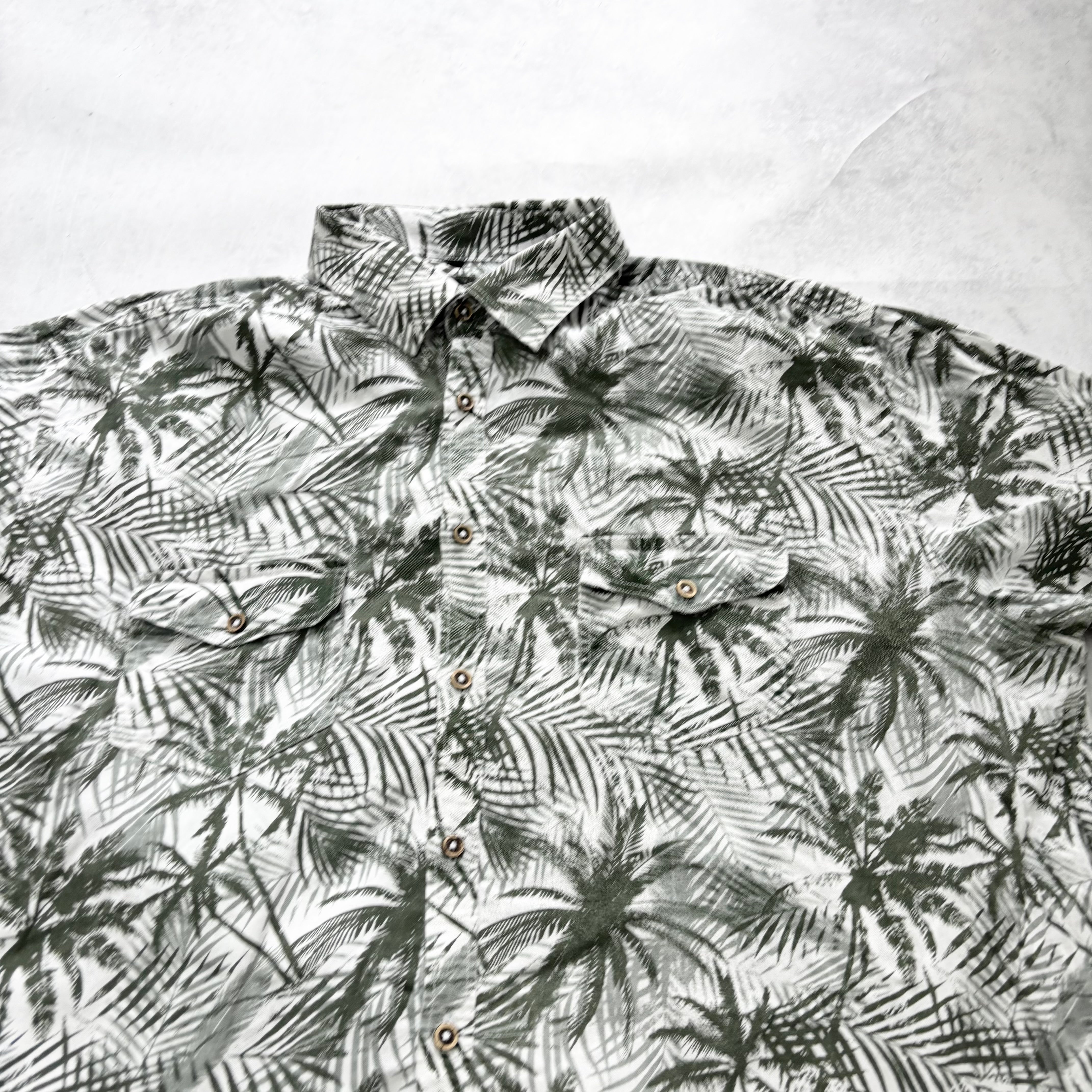 Hawaiian Shirt Mens XL Green White Floral Aloha Short Sleeve Cotton Linen (E)