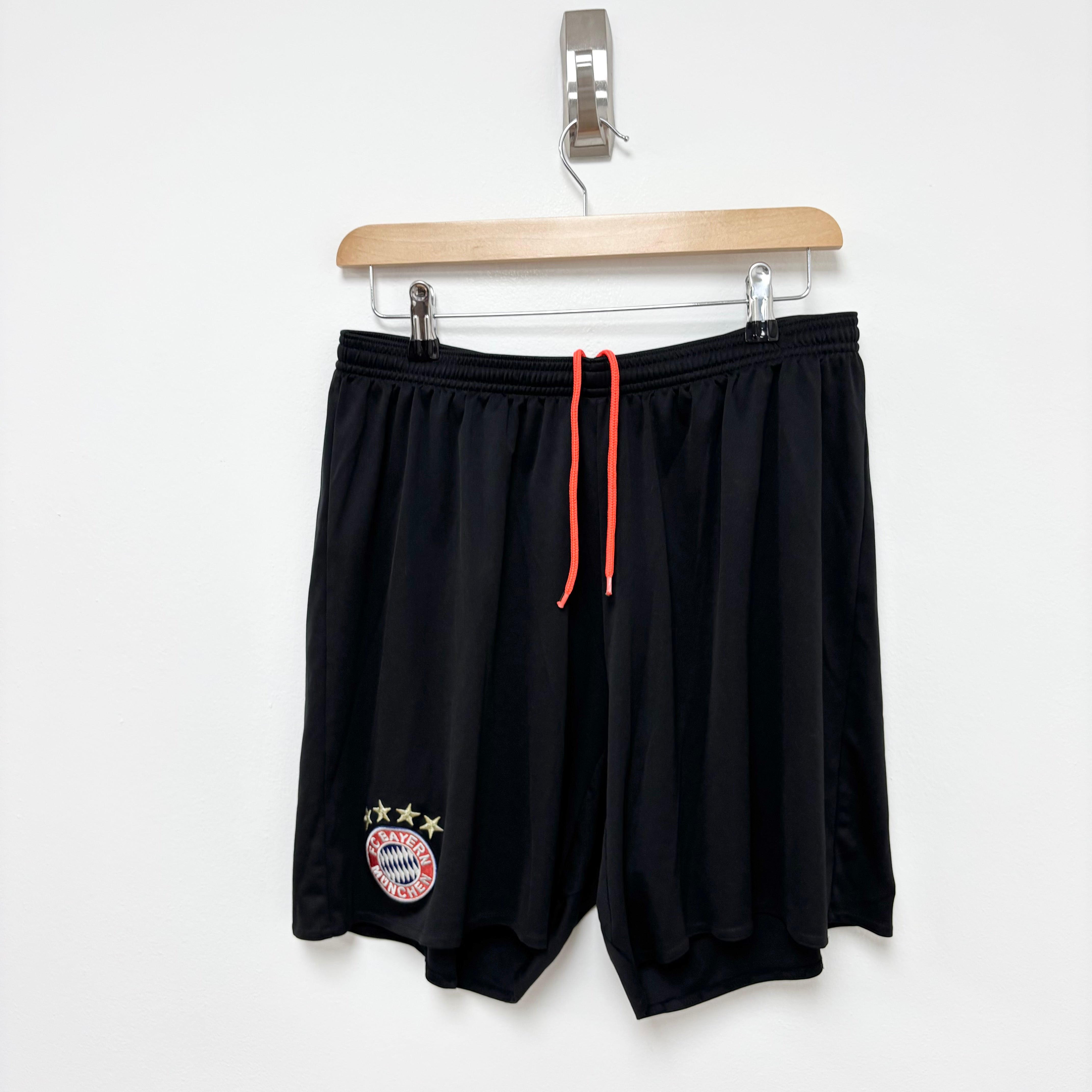 Adidas Shorts Mens XL Black Sports Running Gym Athletic Bayern FC (E)