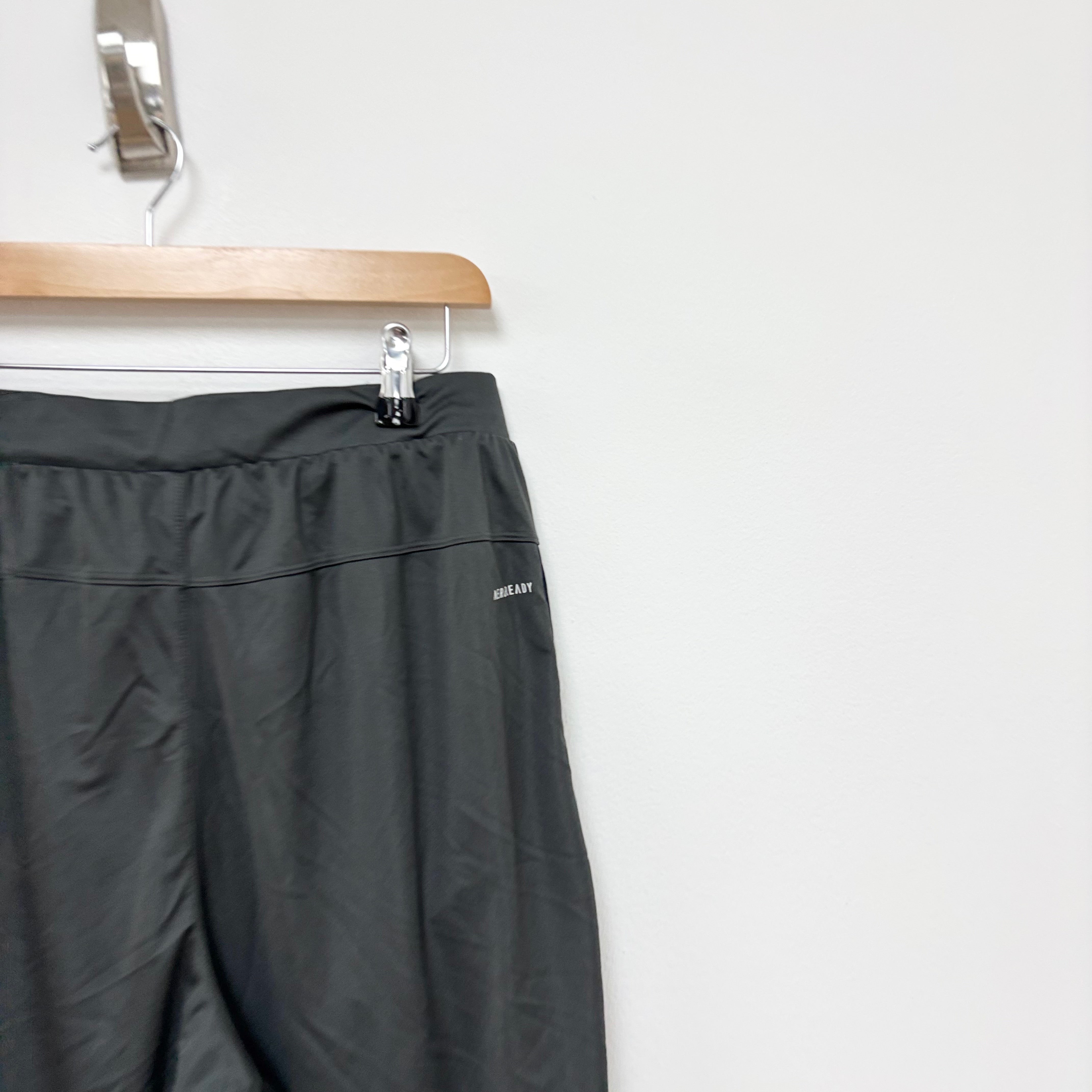 Adidas Shorts Mens Large Grey Sports Running Gym Athletic Pockets (E)