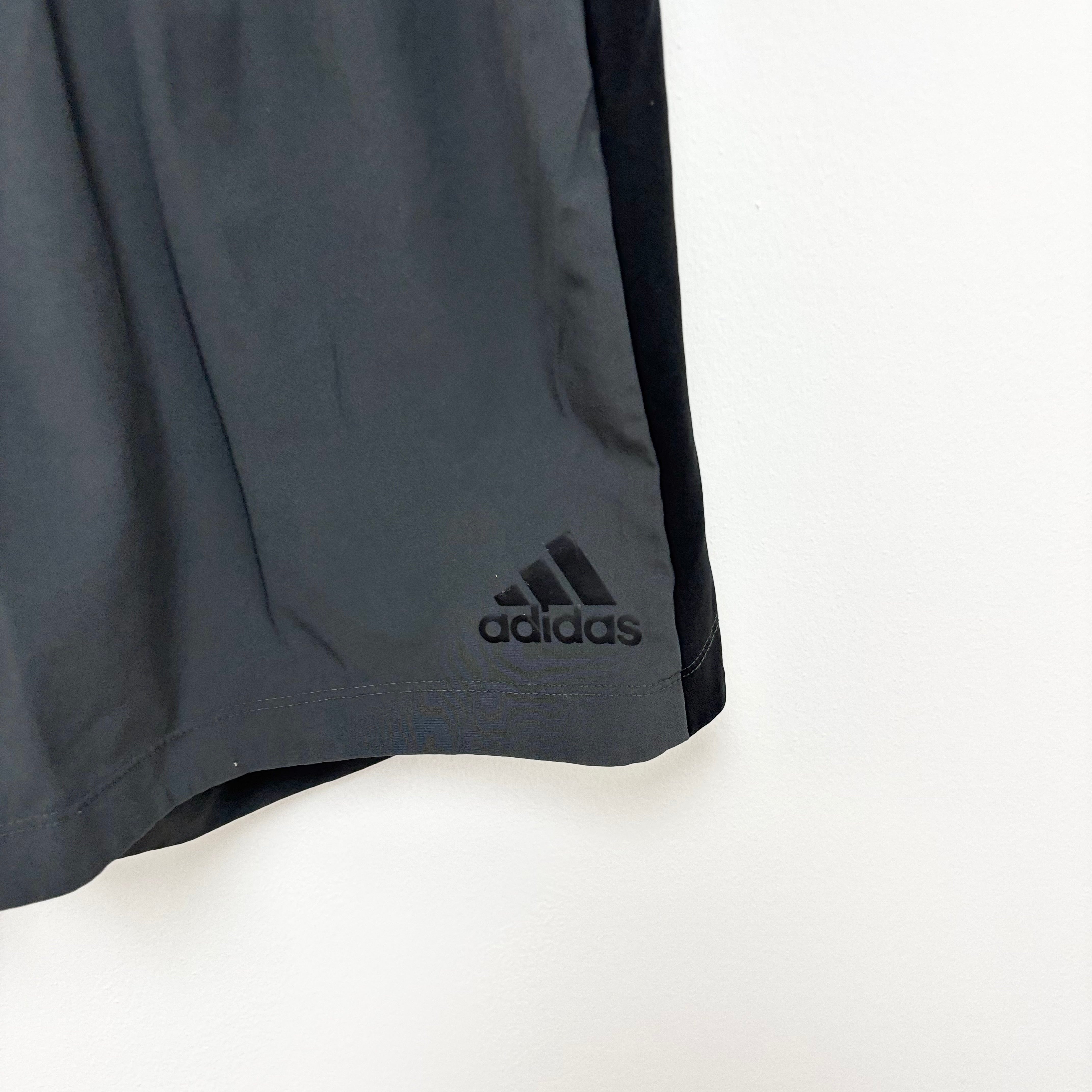 Adidas Shorts Mens Small Grey Sports Running Gym Athletic Pockets (E)