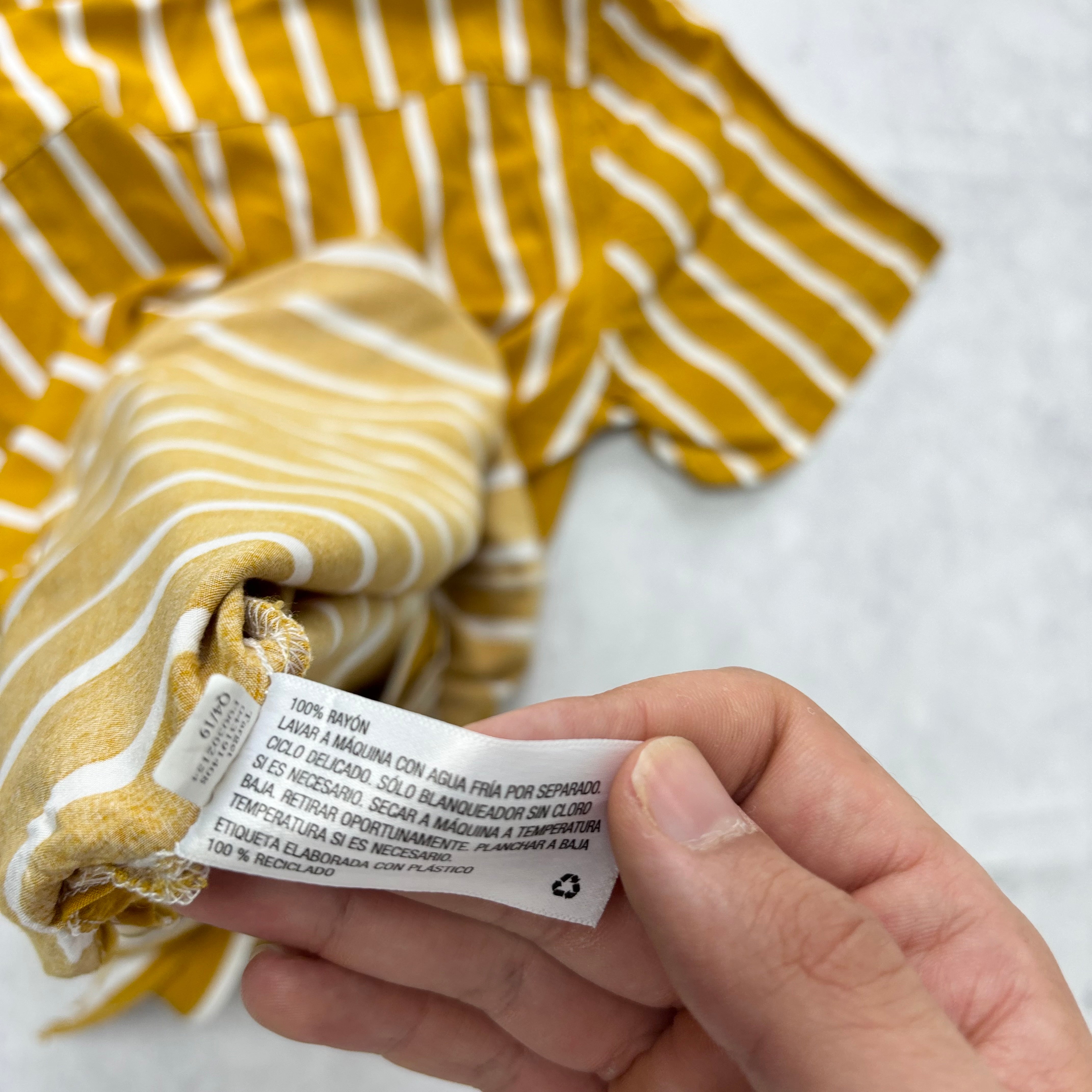 Mens Striped Shirt Medium Yellow Short Sleeve Rayon