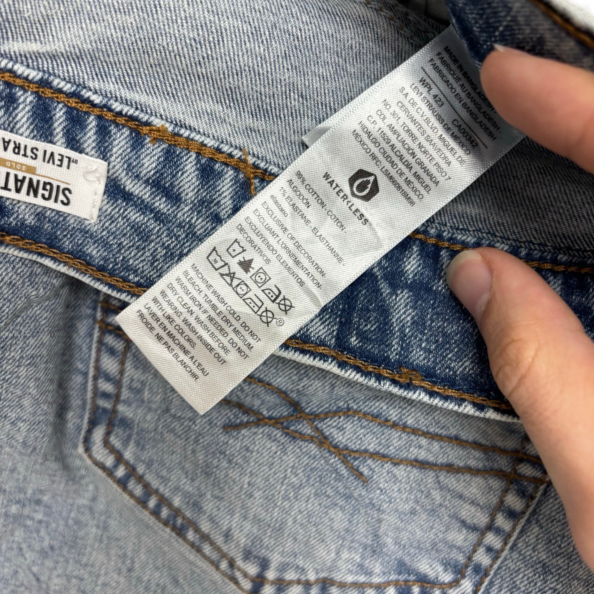 Levis Signature Jeans W29 L29 Mens Light Blue Athletic Tapered Fit Stretch Denim