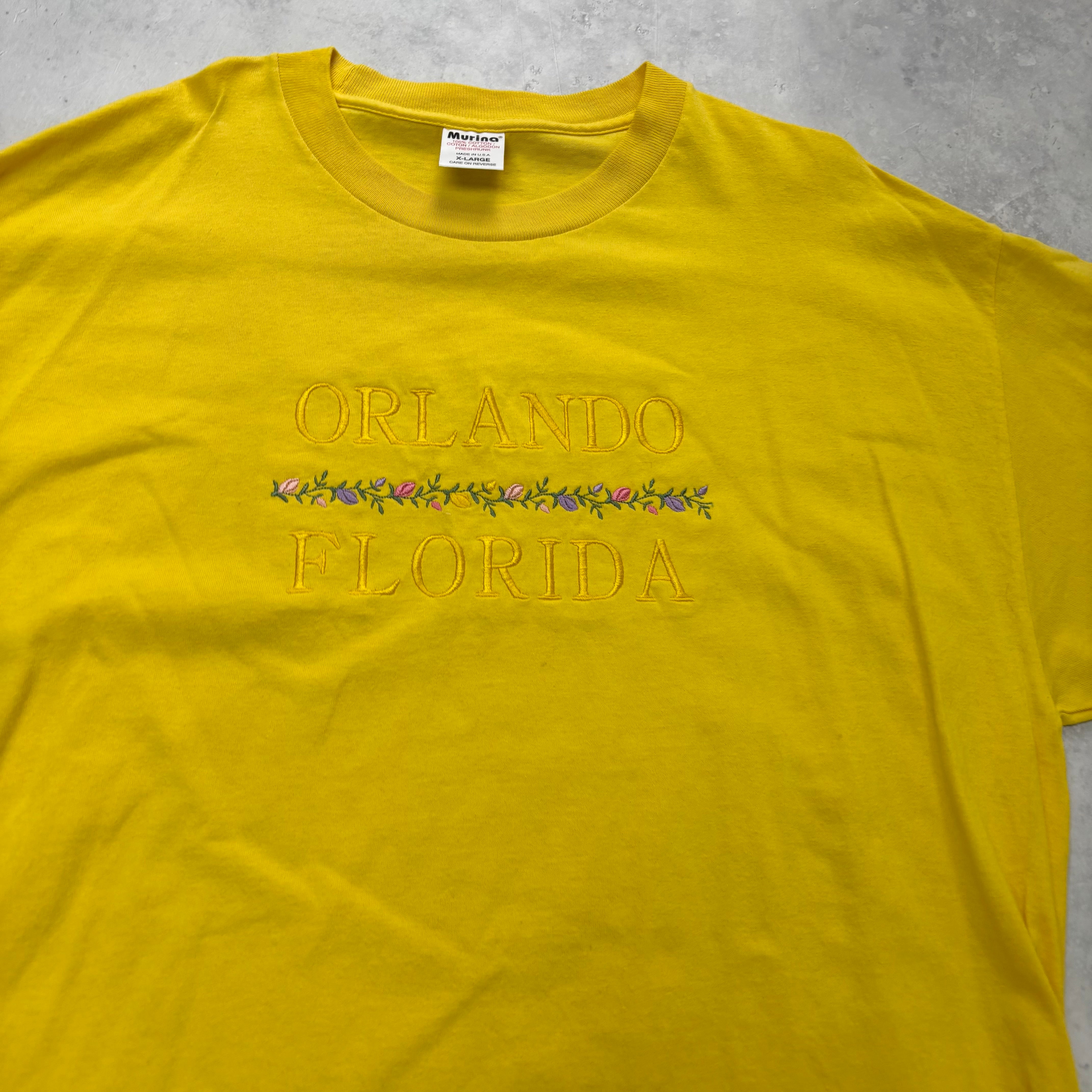 Vintage T Shirt Mens XL Yellow Graphic Print 00s Tourist Embroidered (E)