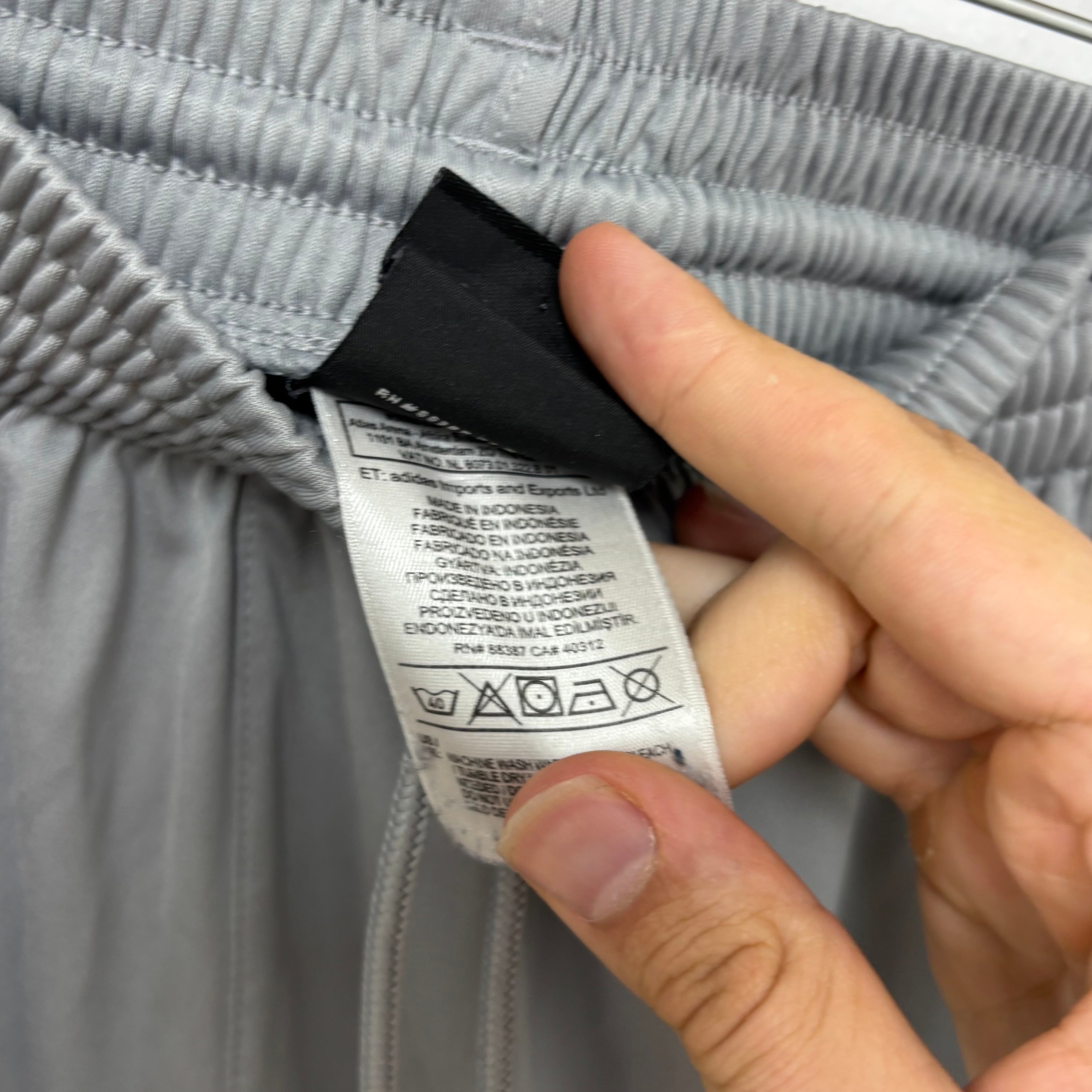 Adidas Shorts Mens Small Grey Sports Running Gym Athletic Pockets Vintage (E)