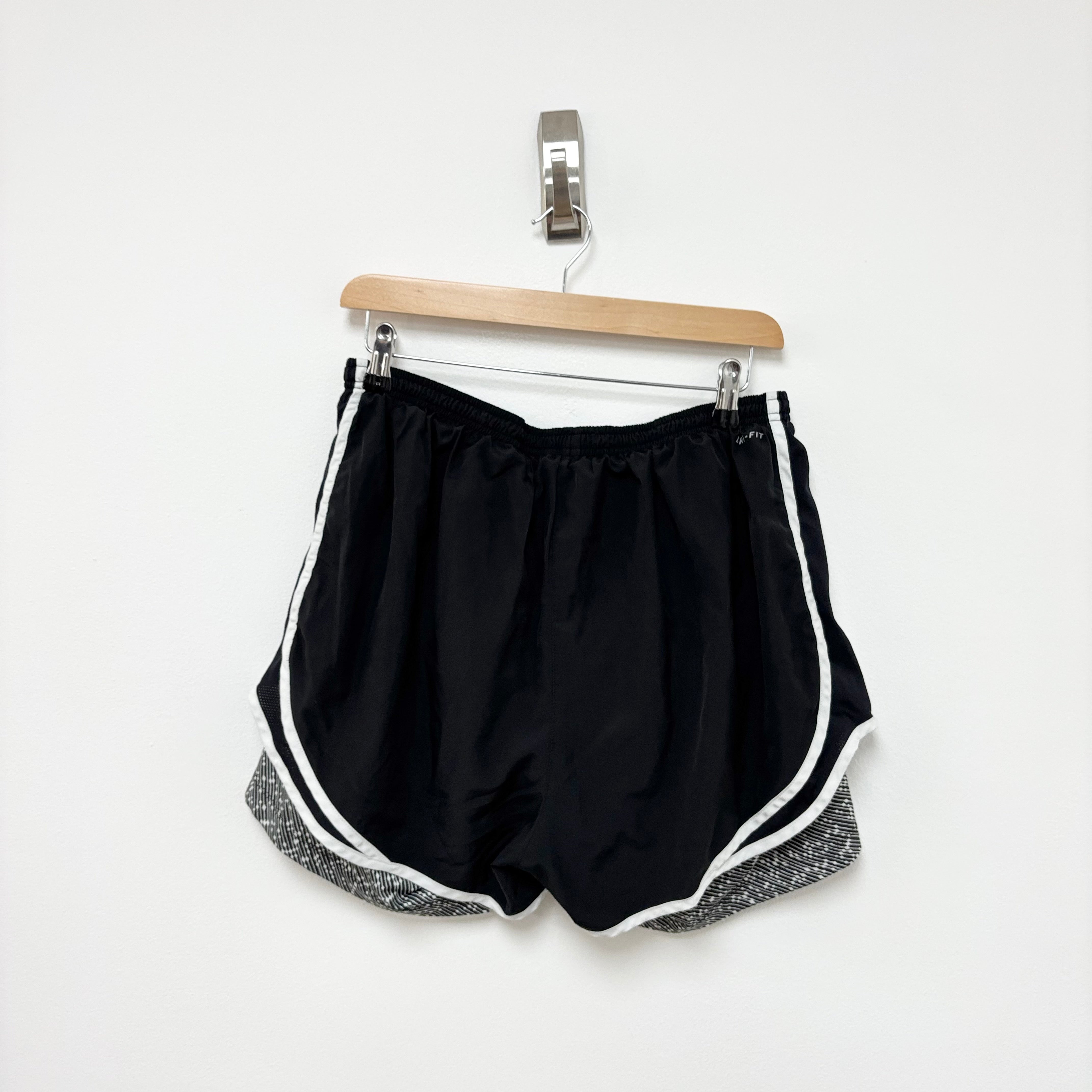 Nike Shorts Womens XL Black Dri Fit Running Sports Gym Athletic (E)