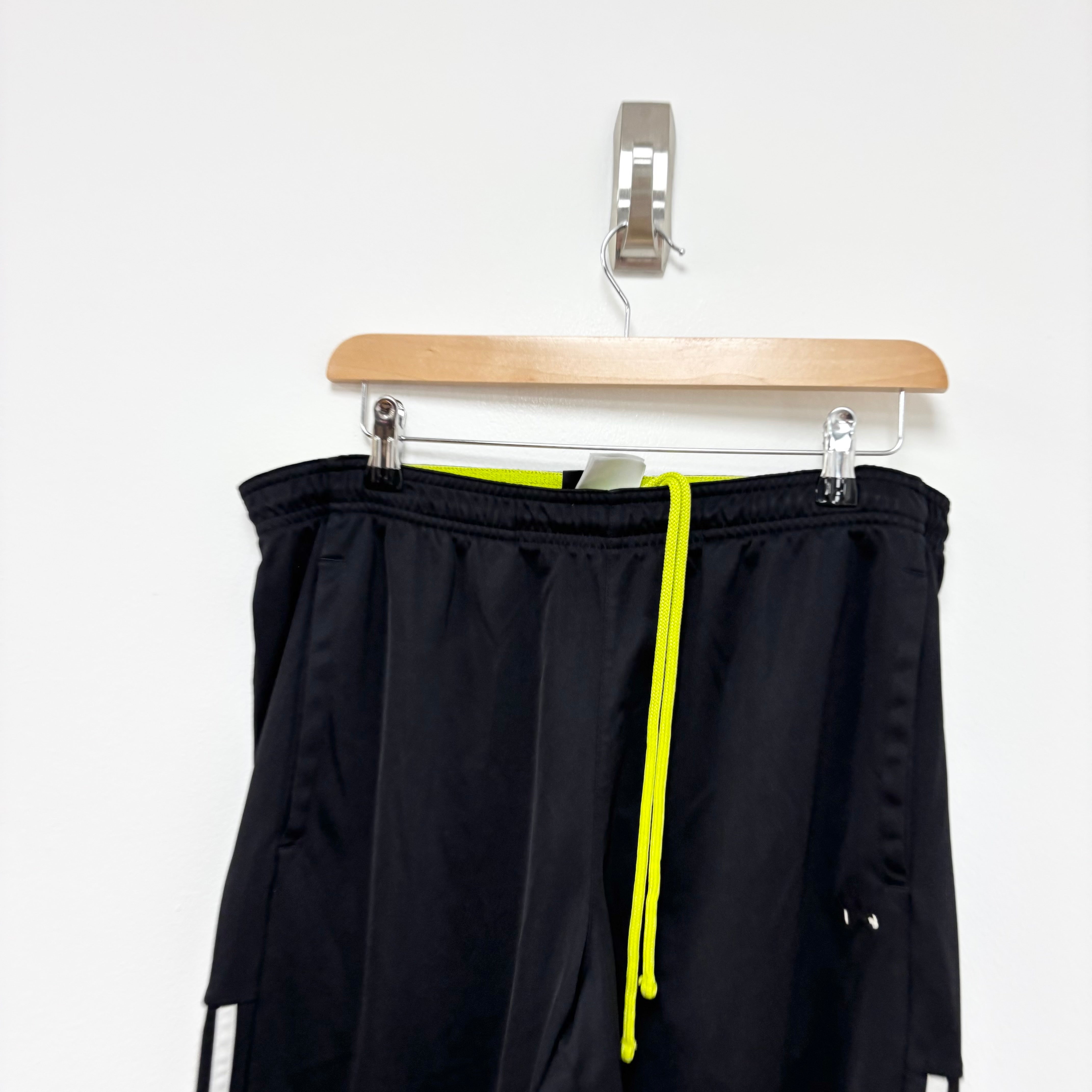 Adidas Shorts Mens Medium Black Sports Running Gym Athletic Pockets