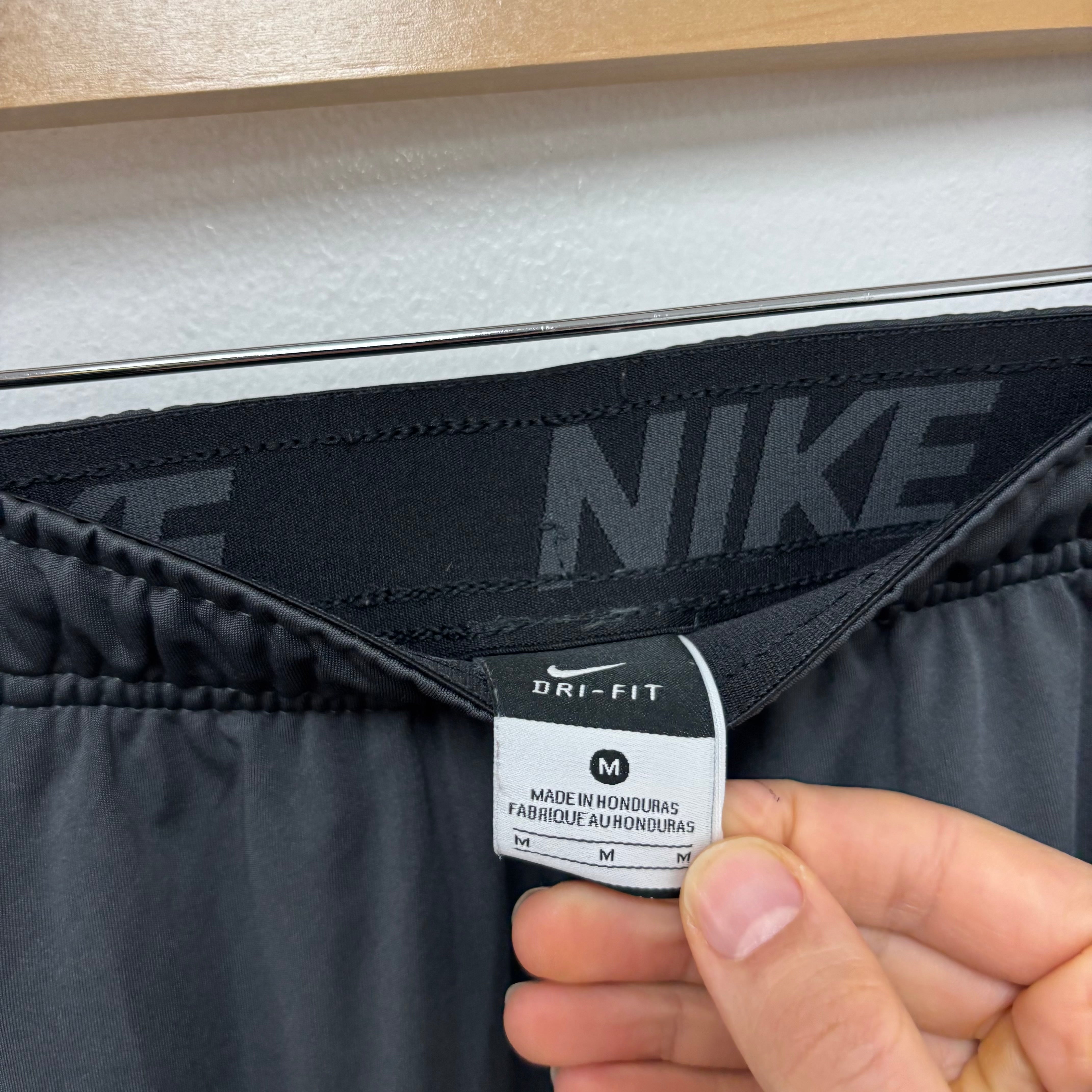 Nike Shorts Mens Medium Grey Dri Fit Running Sports Gym Athletic Pockets