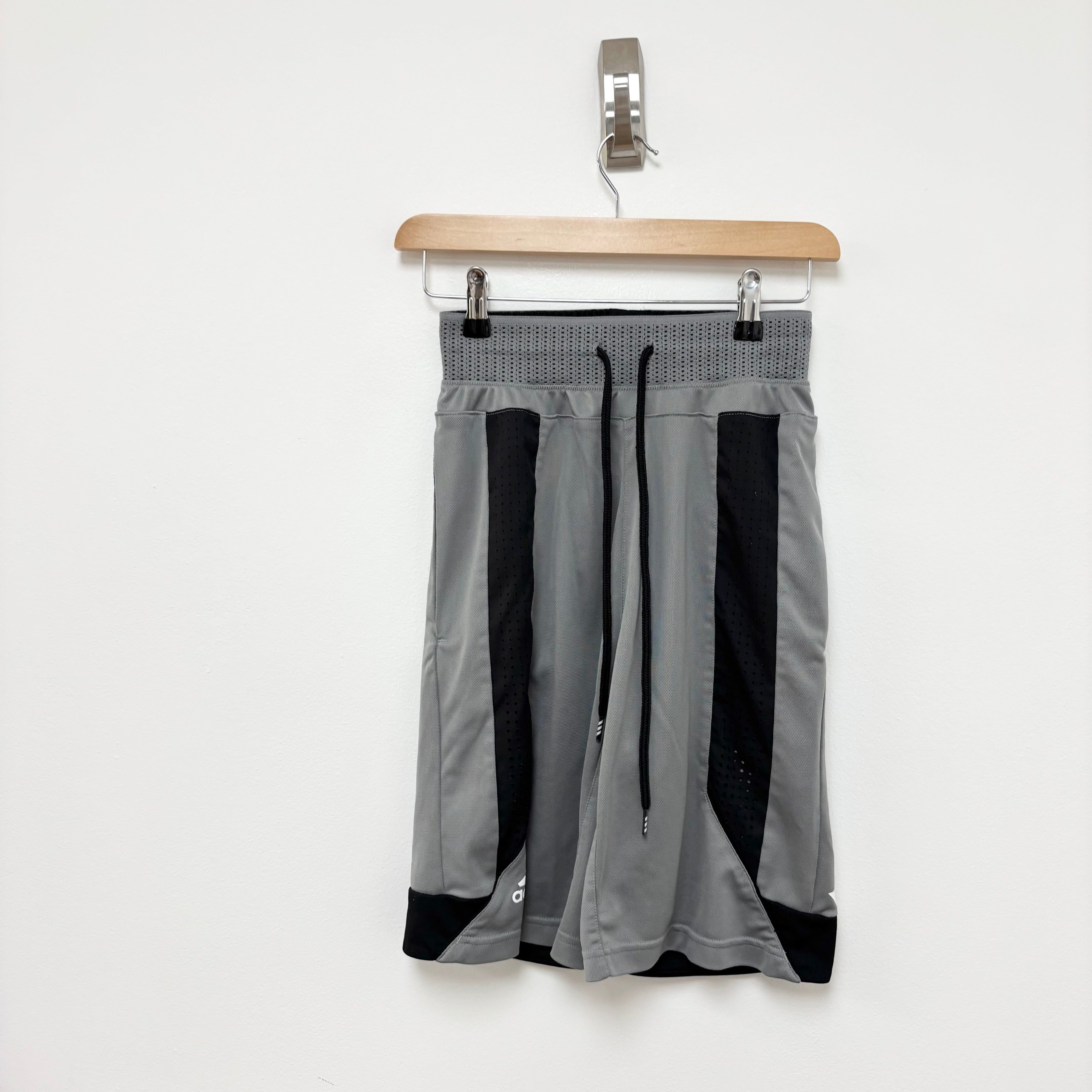 Adidas Shorts Mens Small Grey Sports Basketball Gym Athletic Pockets (E)