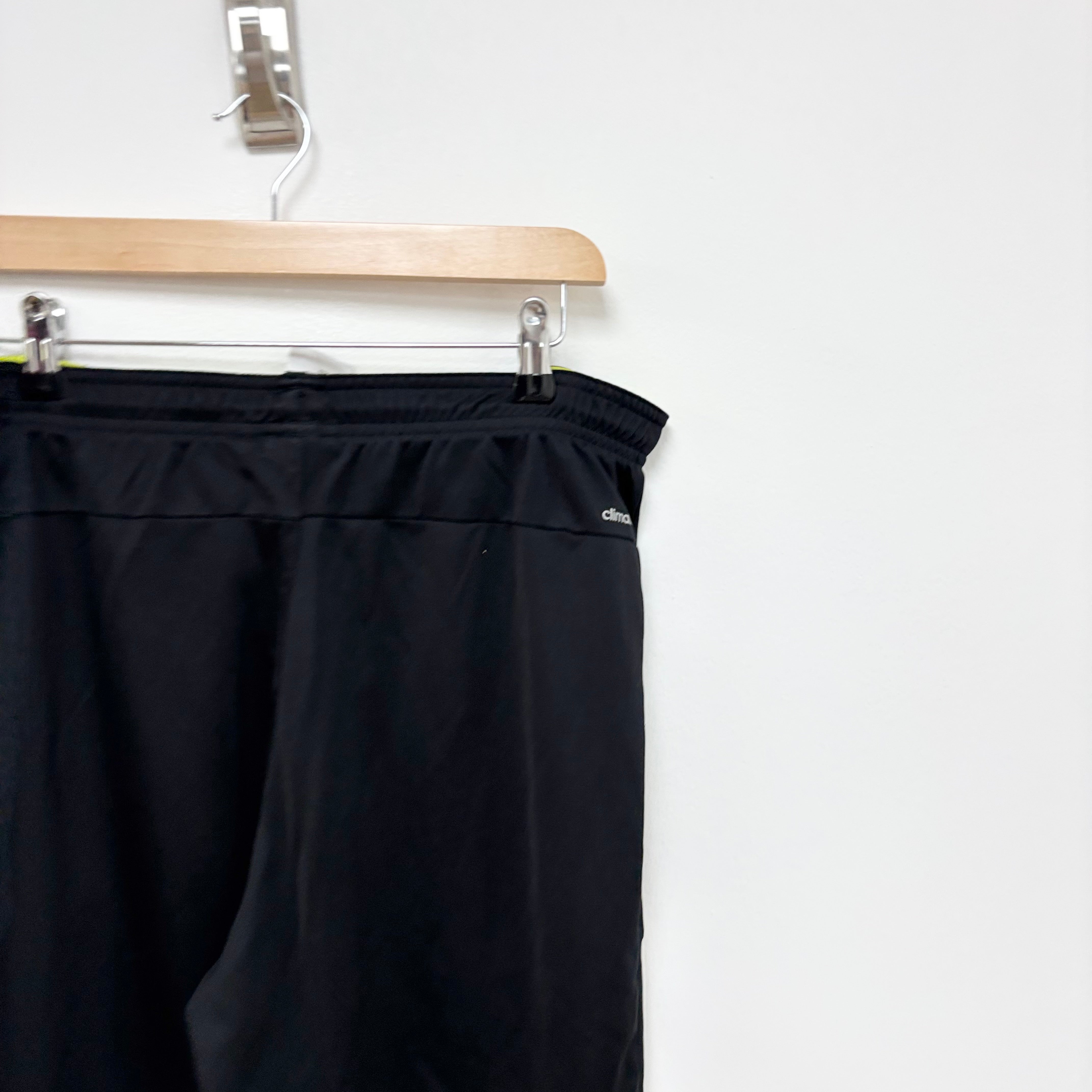 Adidas Shorts Mens Medium Black Sports Running Gym Athletic Pockets