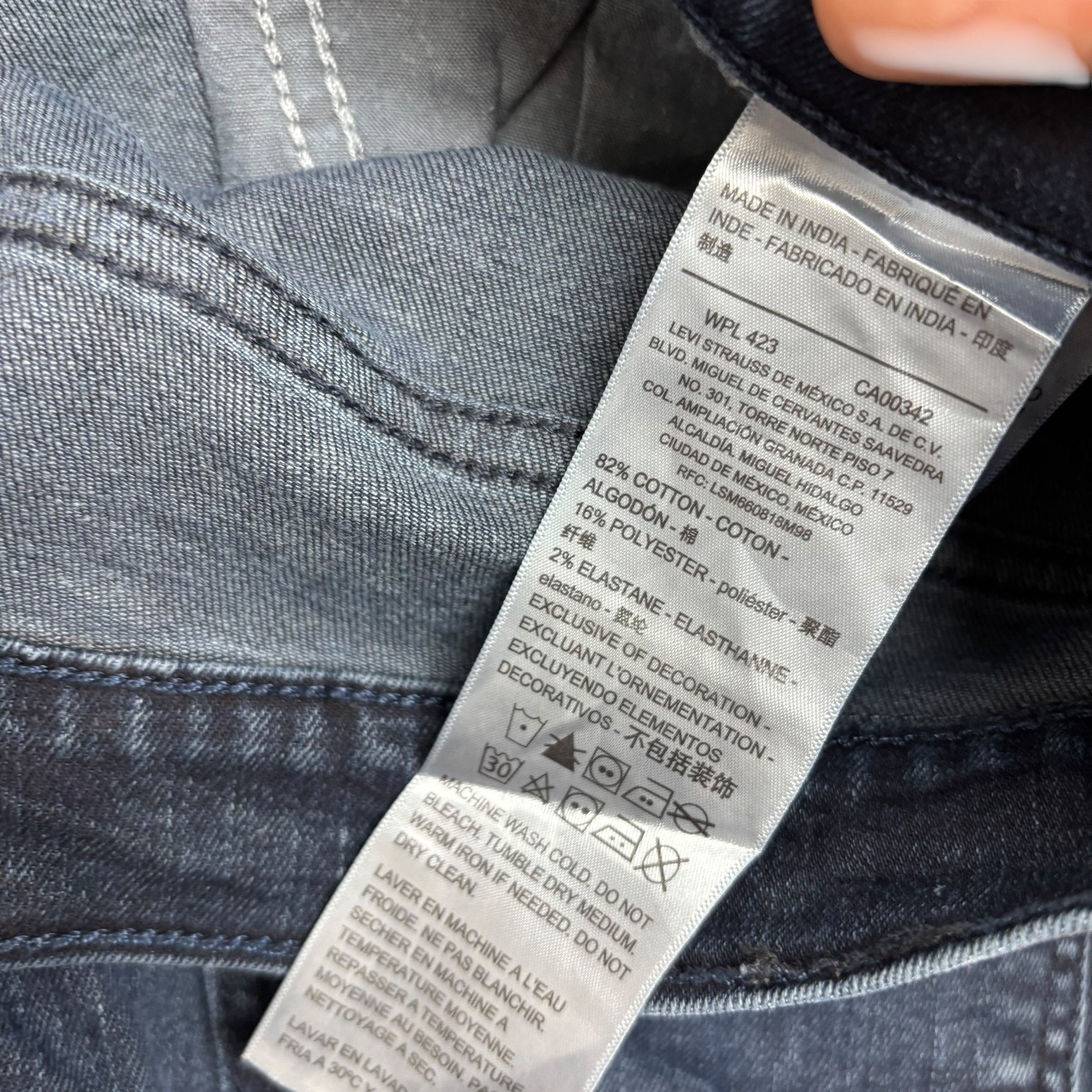 Levis Denizen Jeans W34 L30 Mens Navy Blue Regular Tapered Fit Stretch (E)