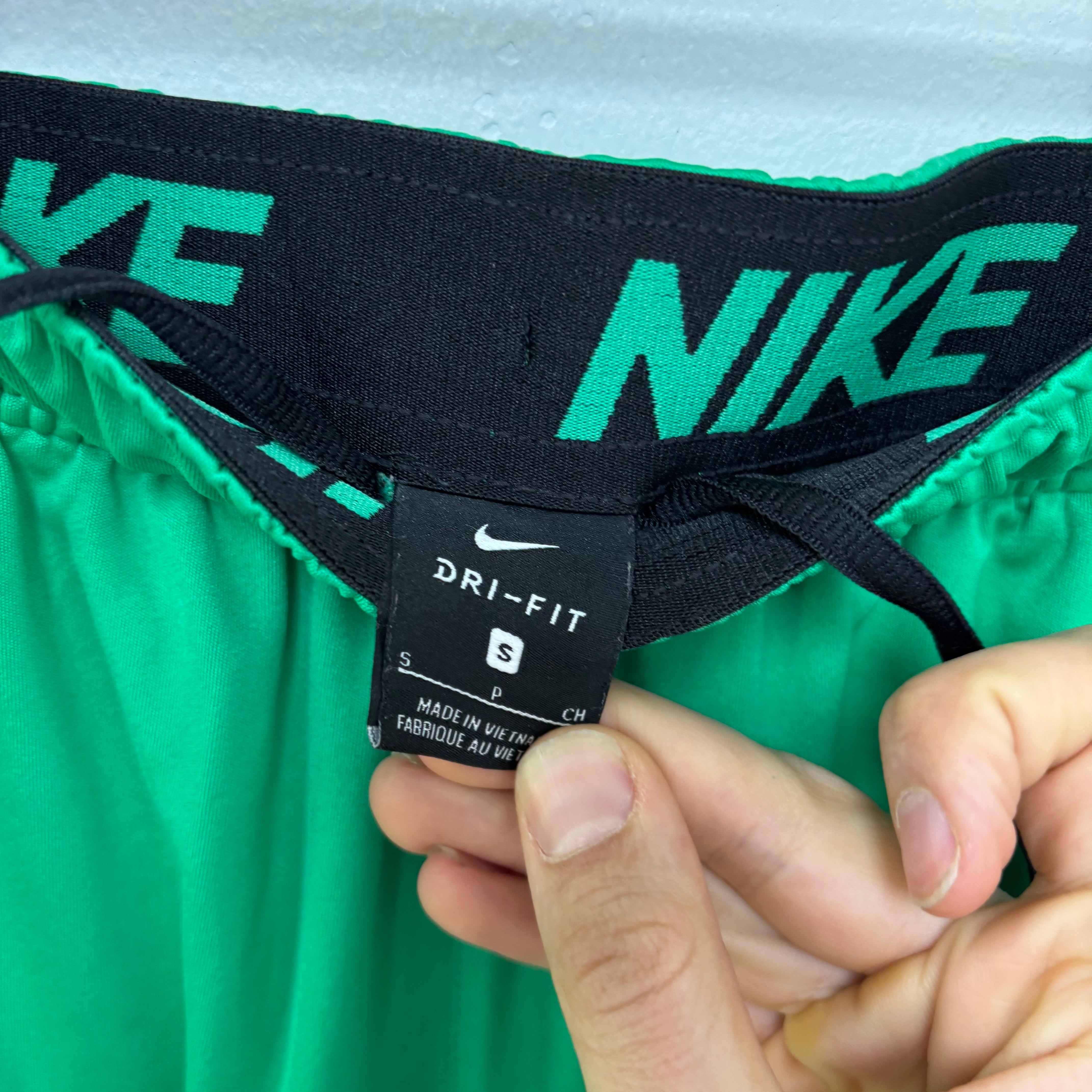 Nike Shorts Mens Small Green Dri Fit Running Sports Gym Athletic Pockets (E)