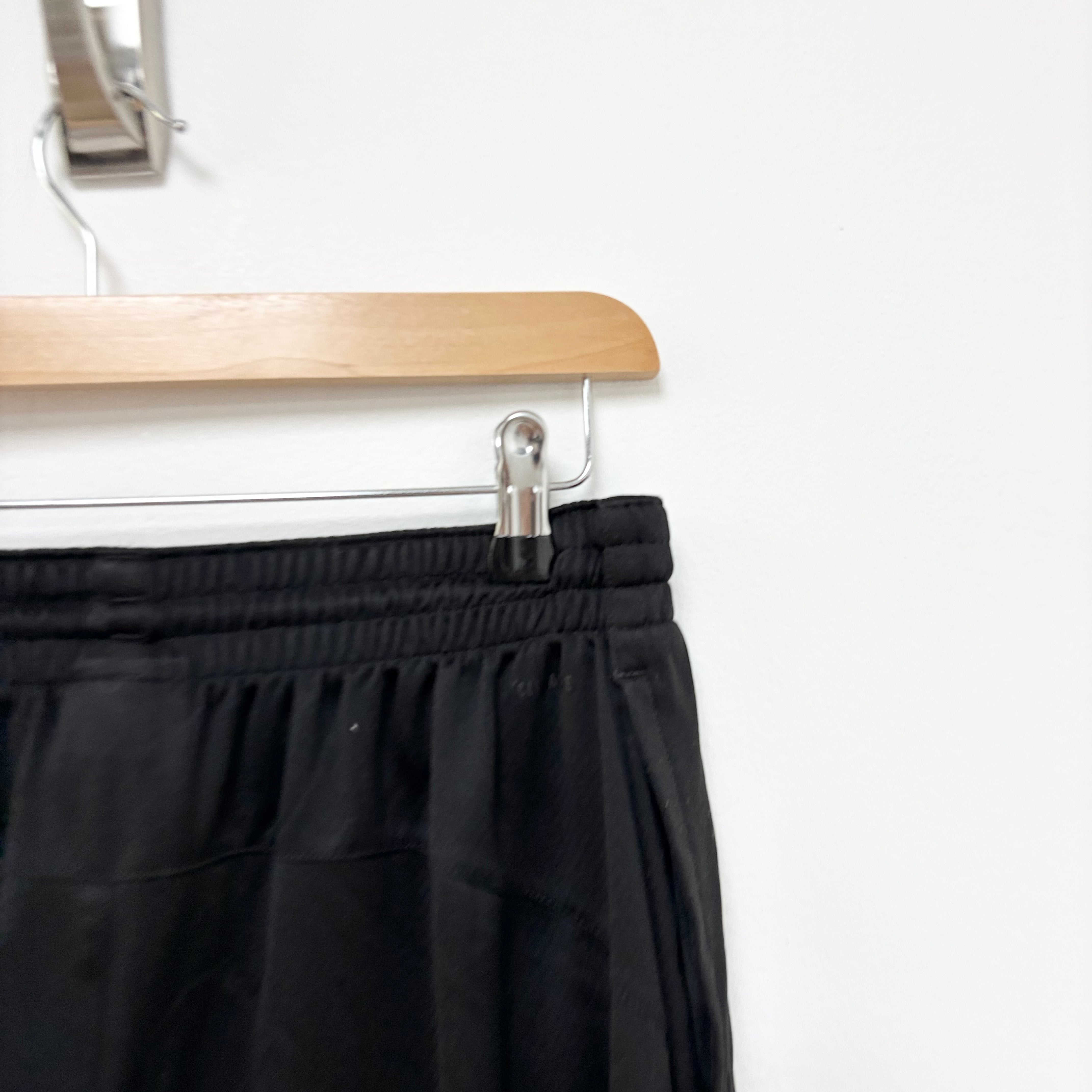 Adidas Shorts Mens Medium Black Sports Running Gym Athletic Pockets (E)