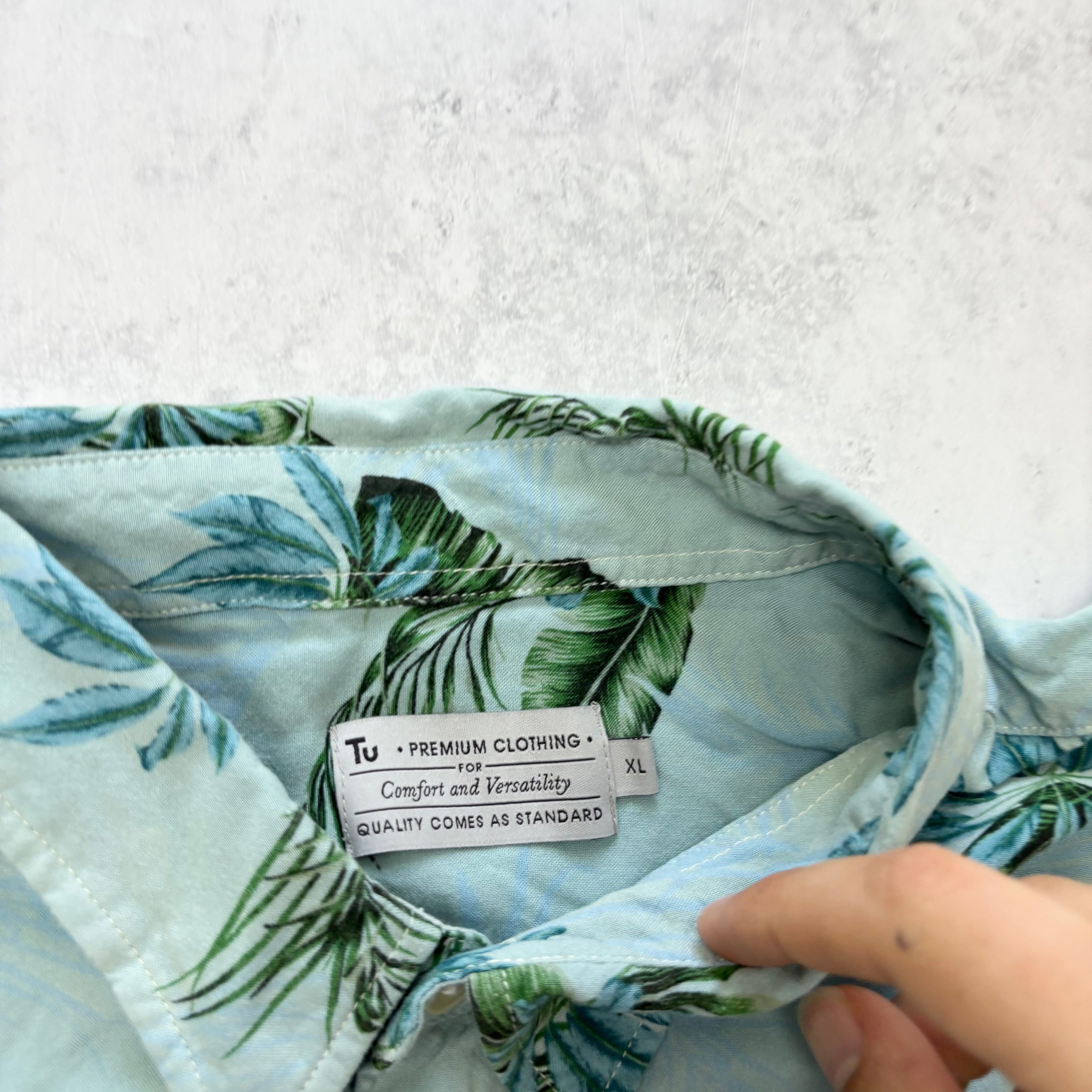 Hawaiian Shirt Mens XL Blue Floral Aloha Short Sleeve