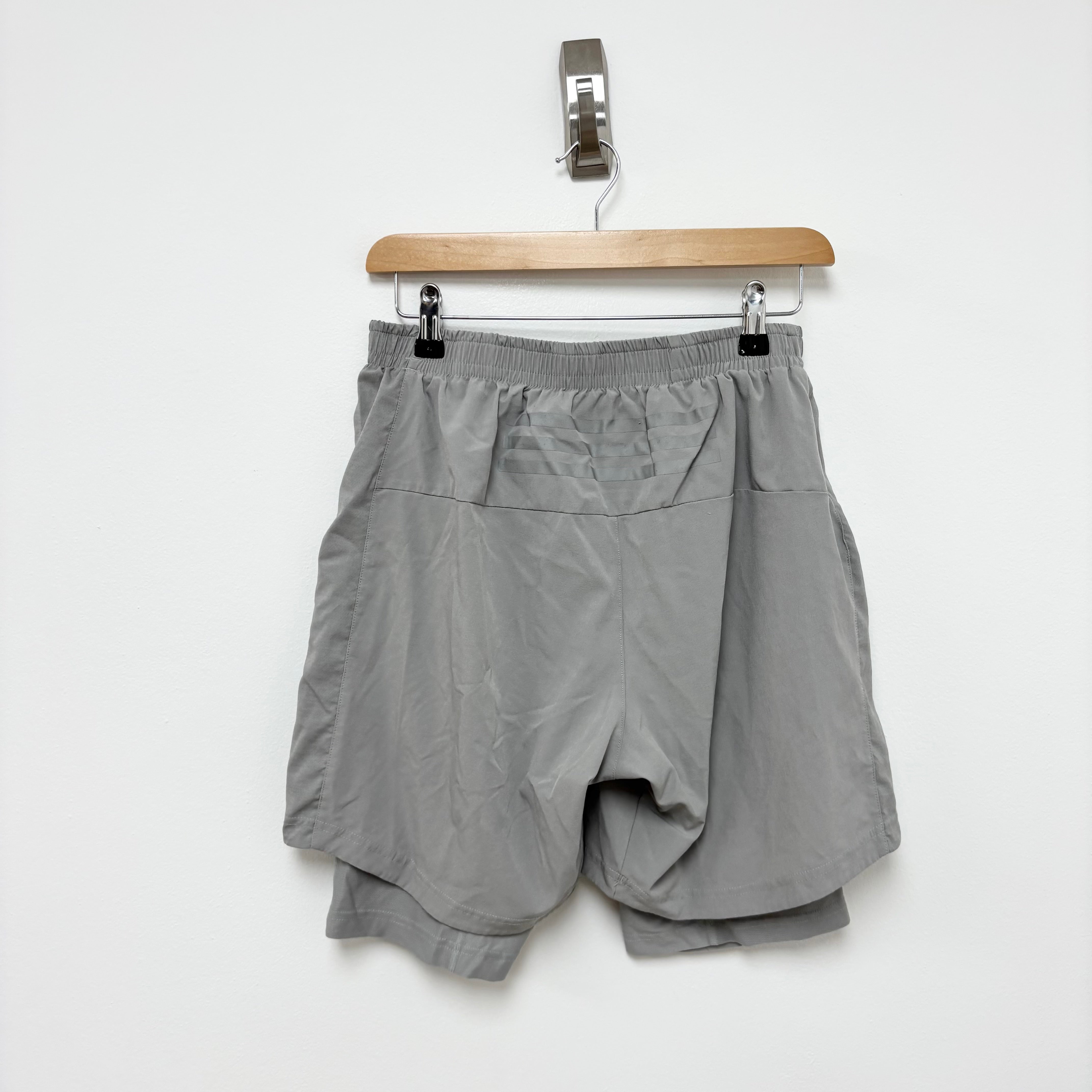 Adidas Shorts Mens Medium Grey Sports Running Gym Athletic Pockets (E)