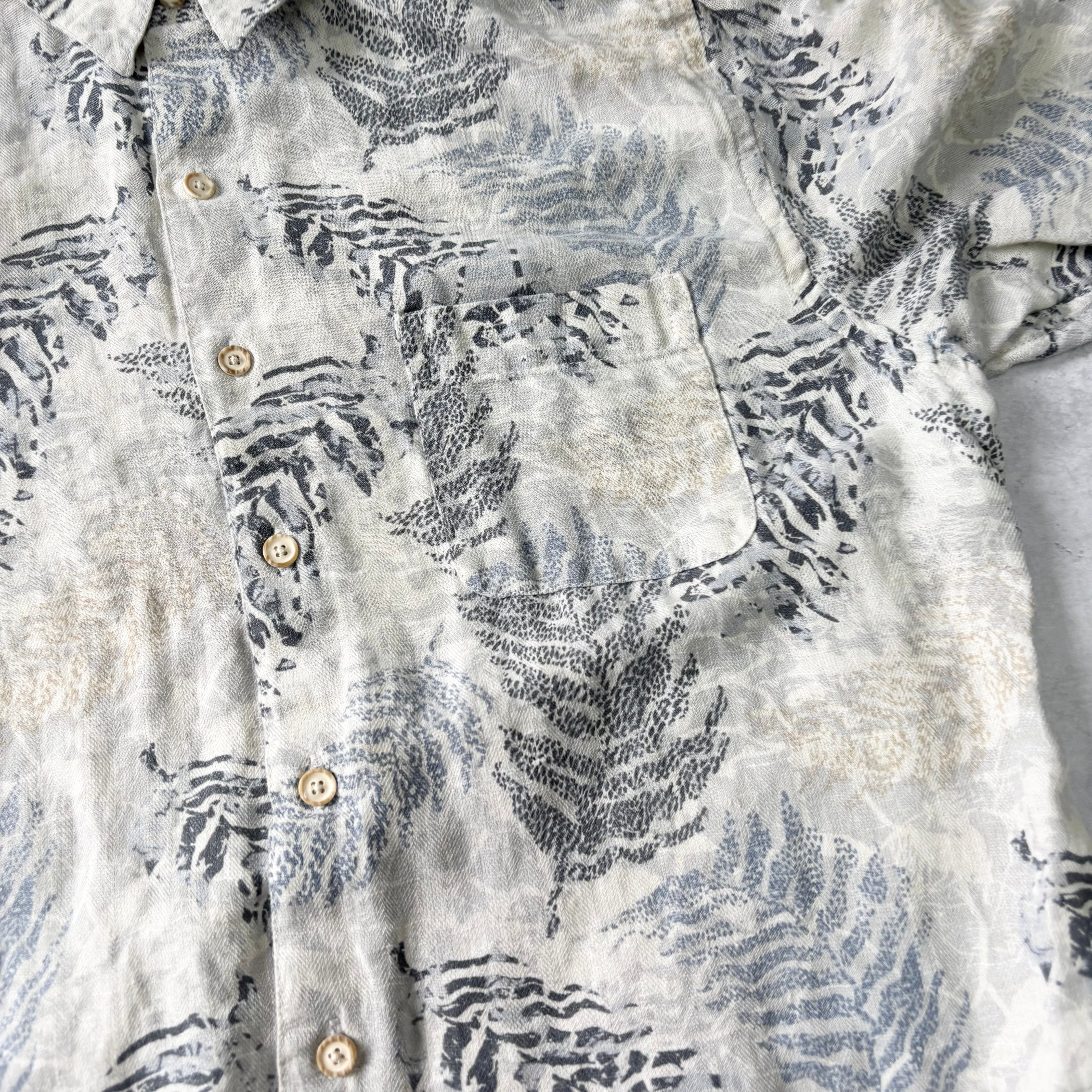 Hawaiian Shirt Mens Small White Grey Floral Aloha Short Sleeve Silk Blend (E)