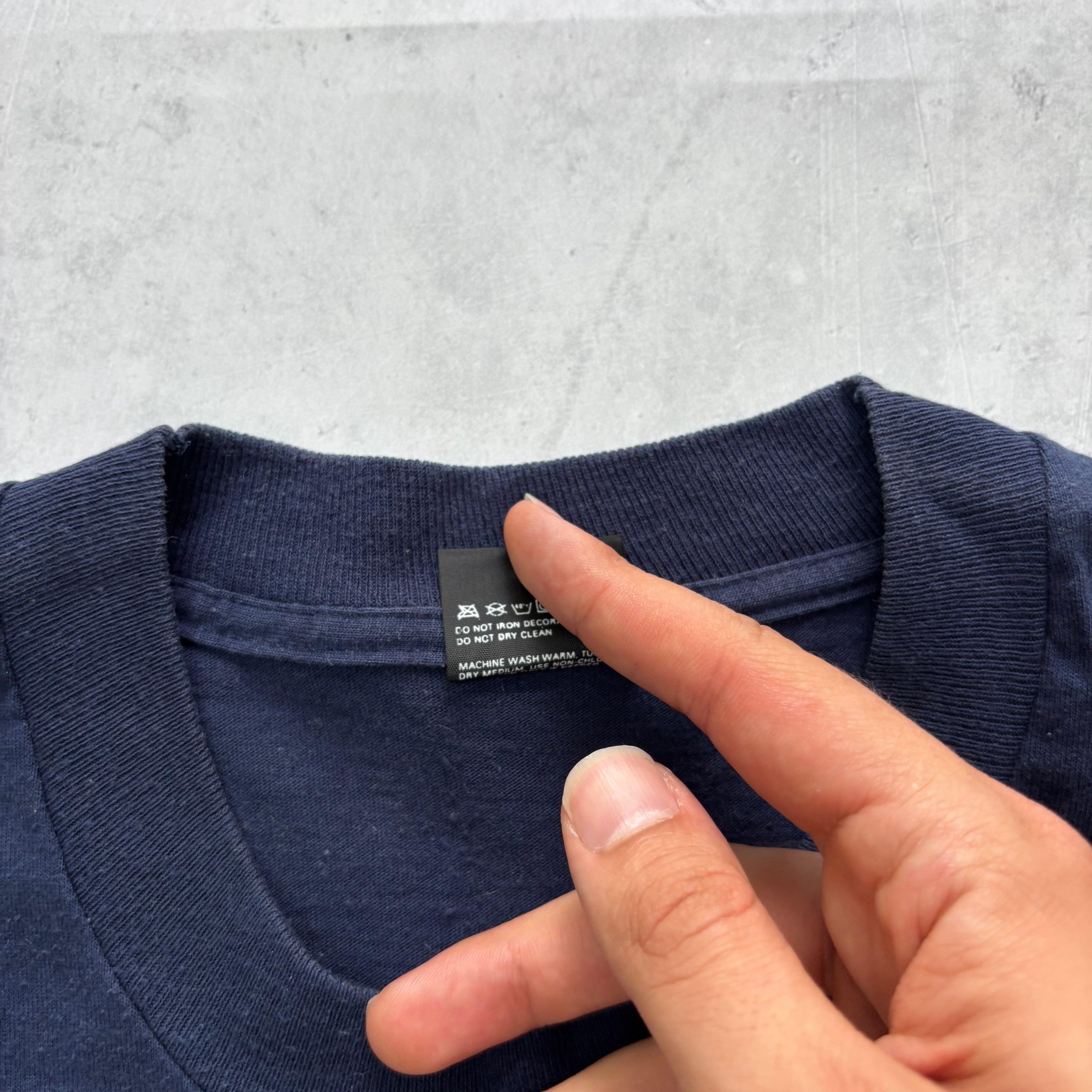 Vintage T Shirt Mens Medium Navy Blue Single Stitch Graphic Print College (E)