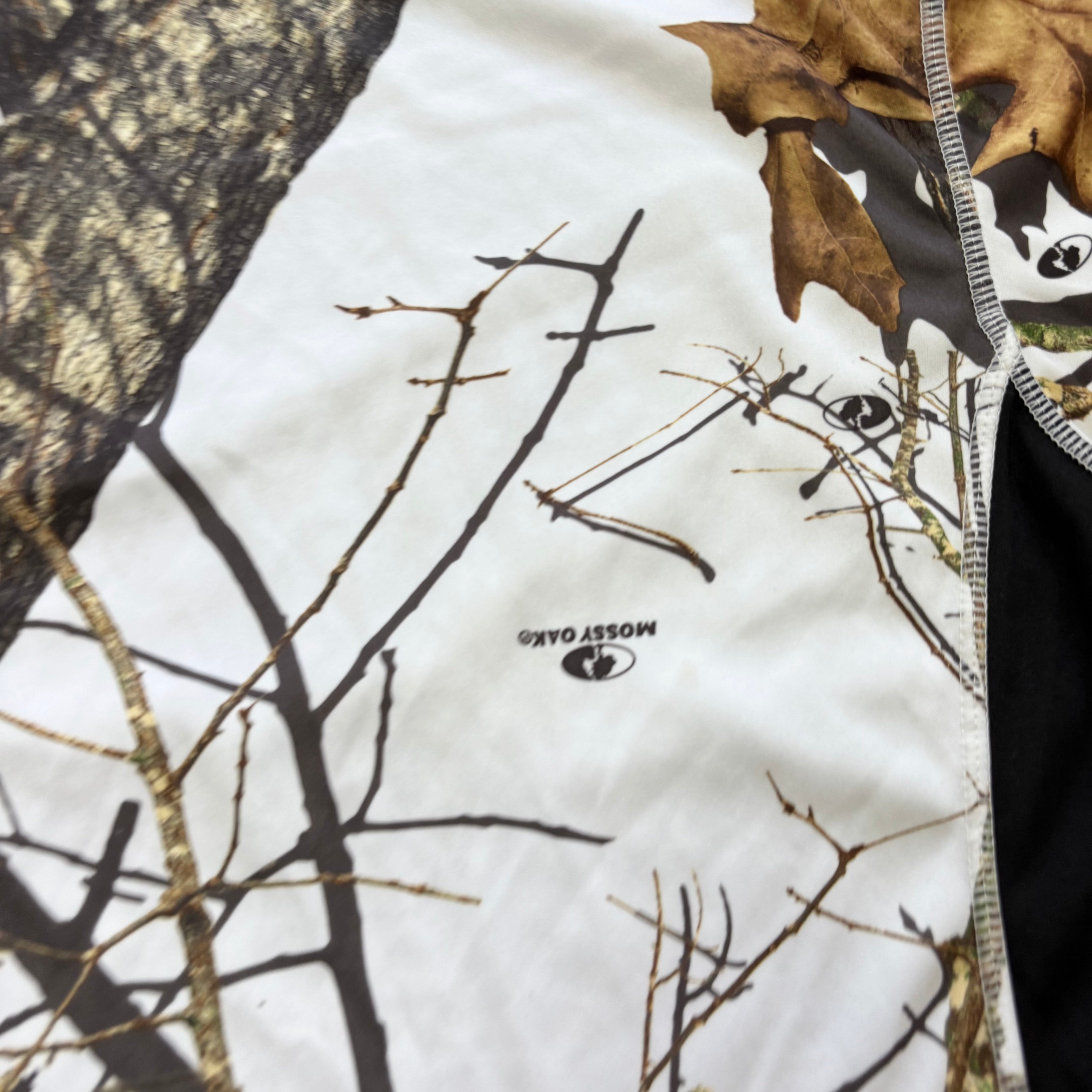 RealTree T Shirt Mens Small Camo Y2K Hunting White Relaxed Fit