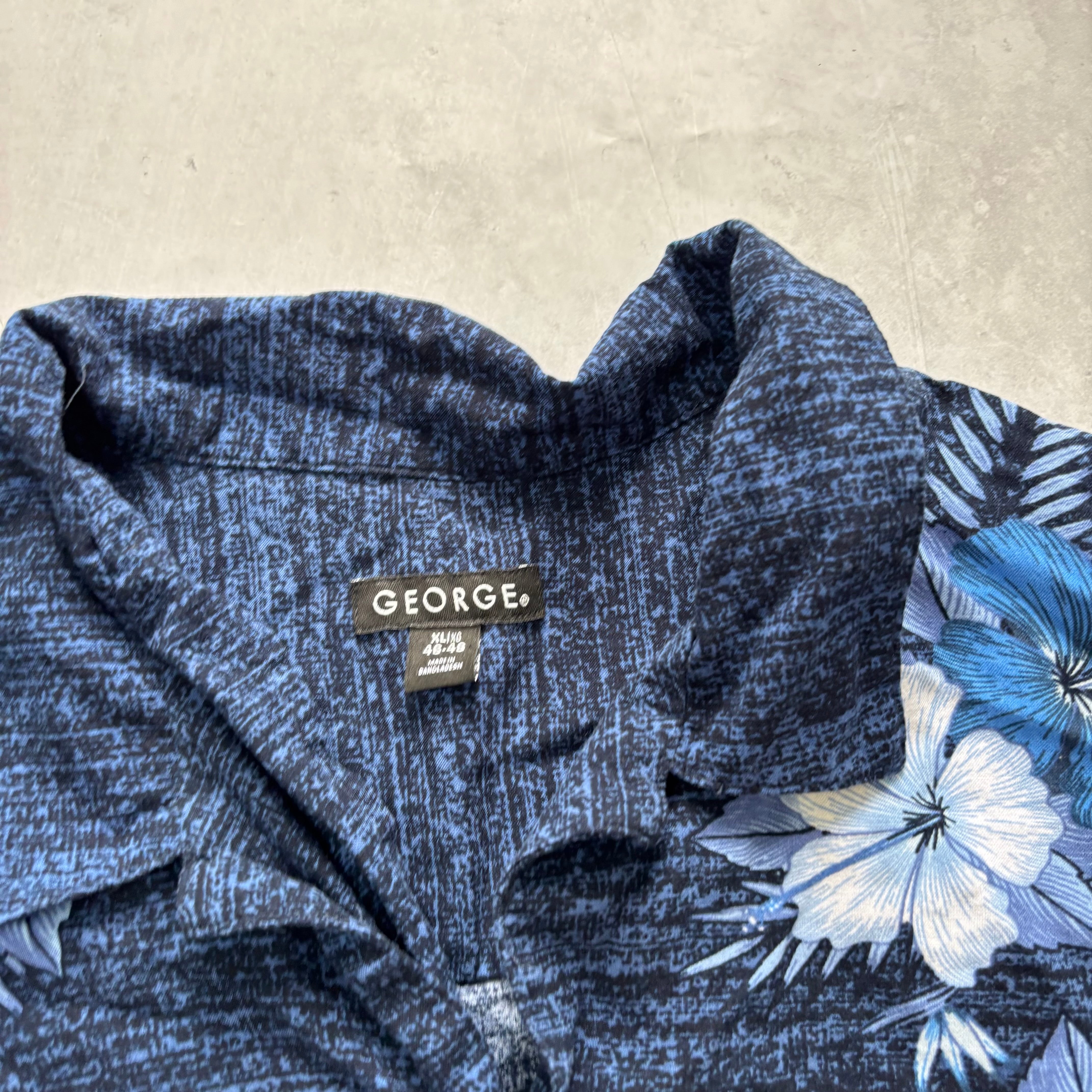 Hawaiian Shirt Mens XL Navy Blue Floral Aloha Short Sleeve Rayon (E)