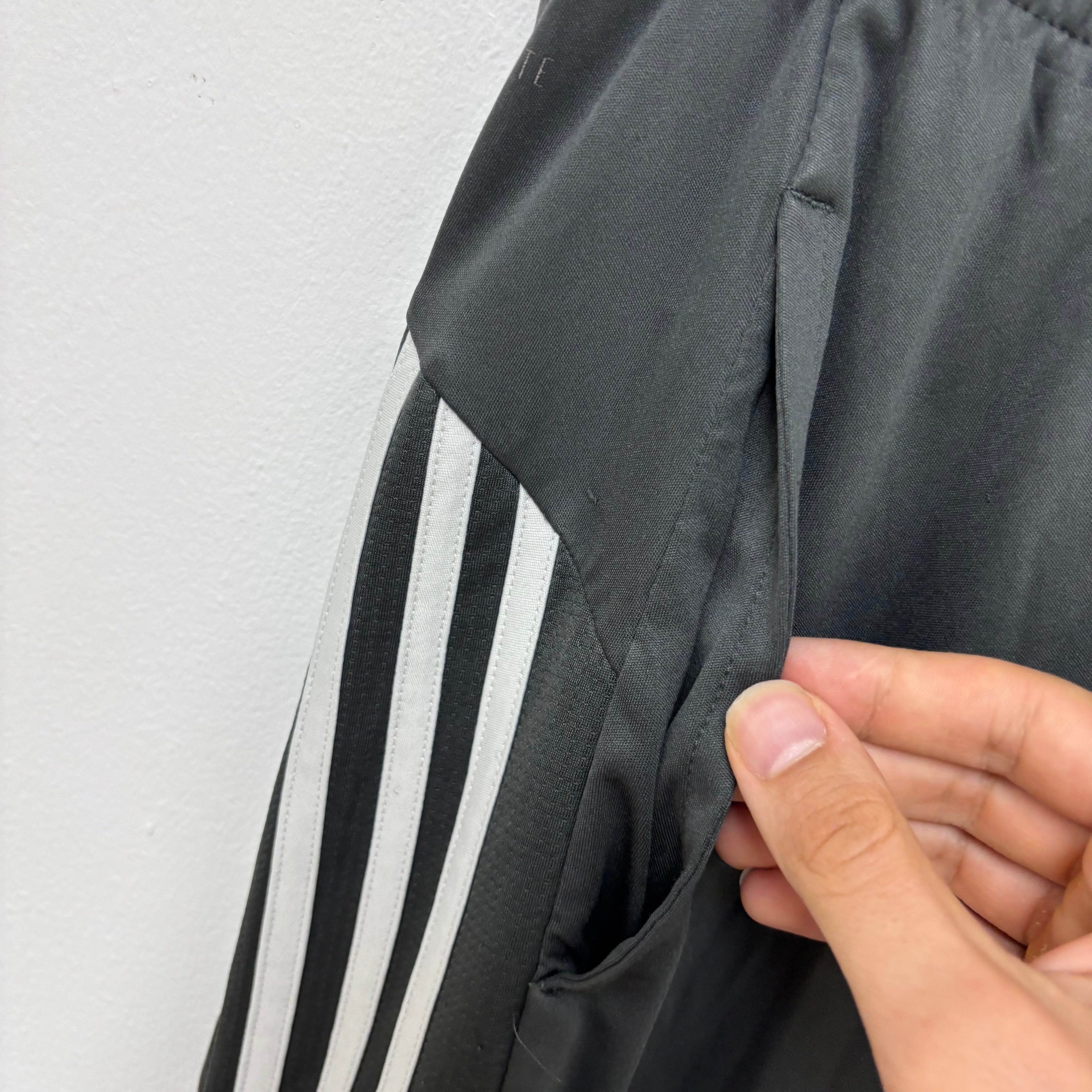 Adidas Shorts Mens Medium Grey Sports Running Gym Athletic Pockets