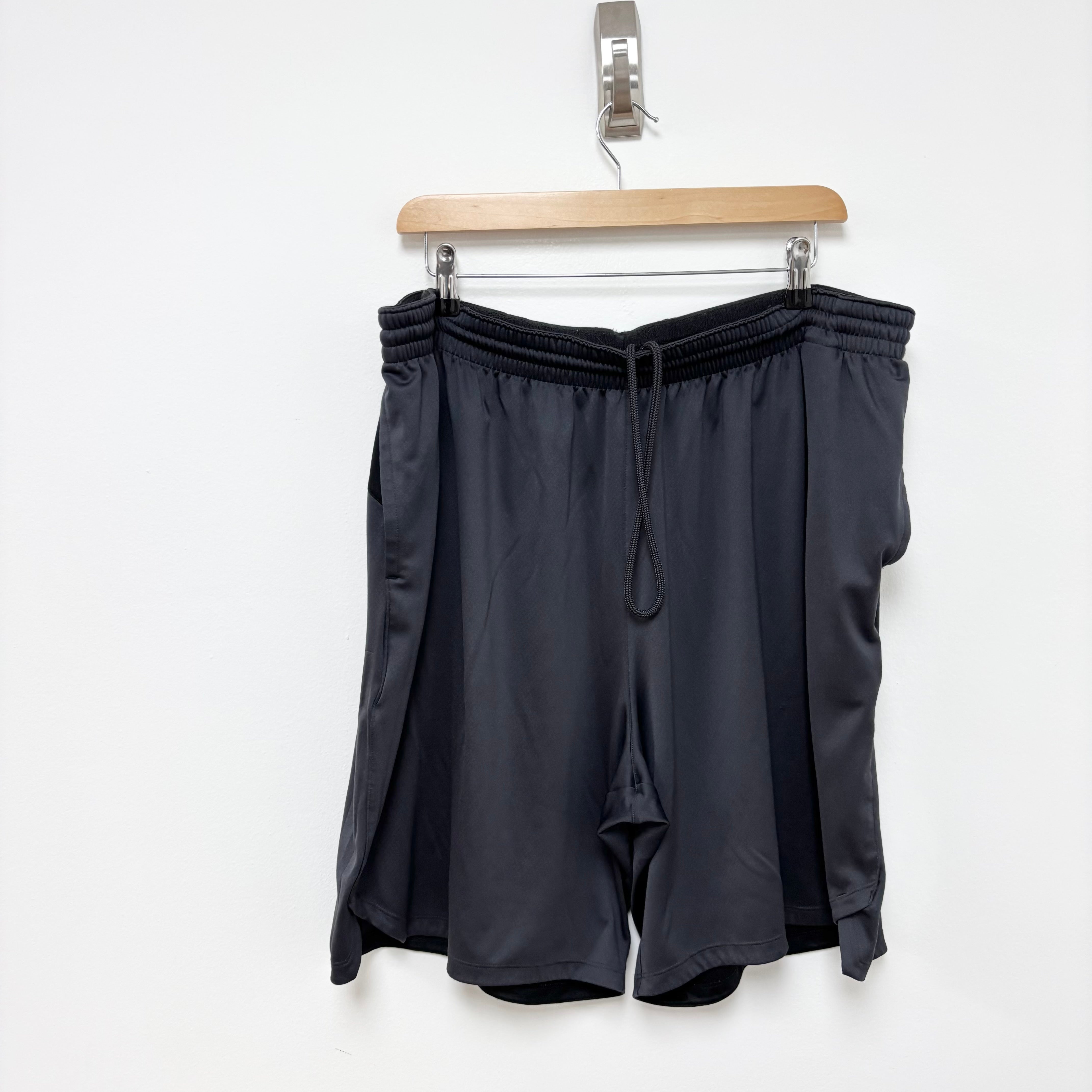 Adidas Shorts Mens XXL Grey Sports Running Gym Athletic Pockets (E)