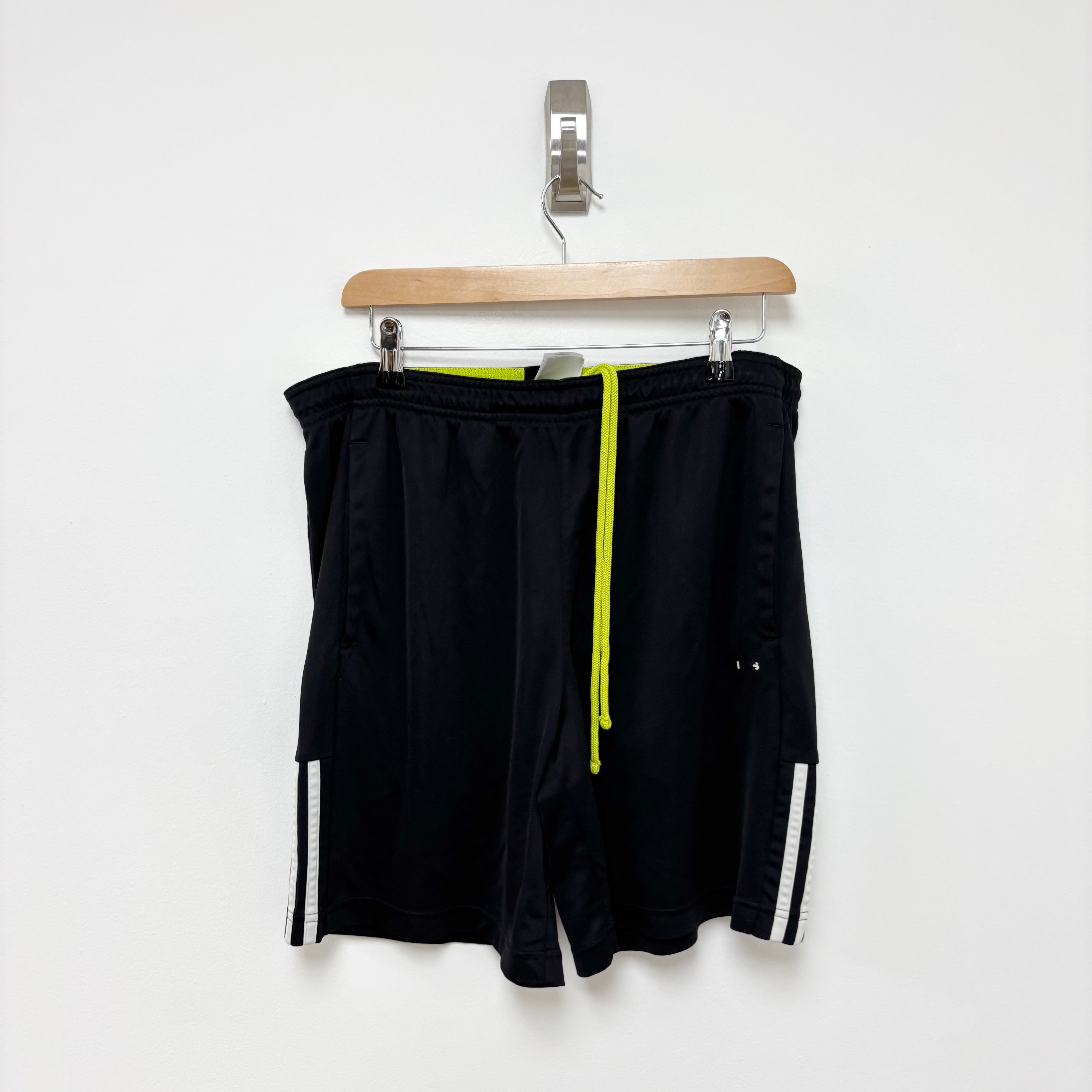 Adidas Shorts Mens Medium Black Sports Running Gym Athletic Pockets