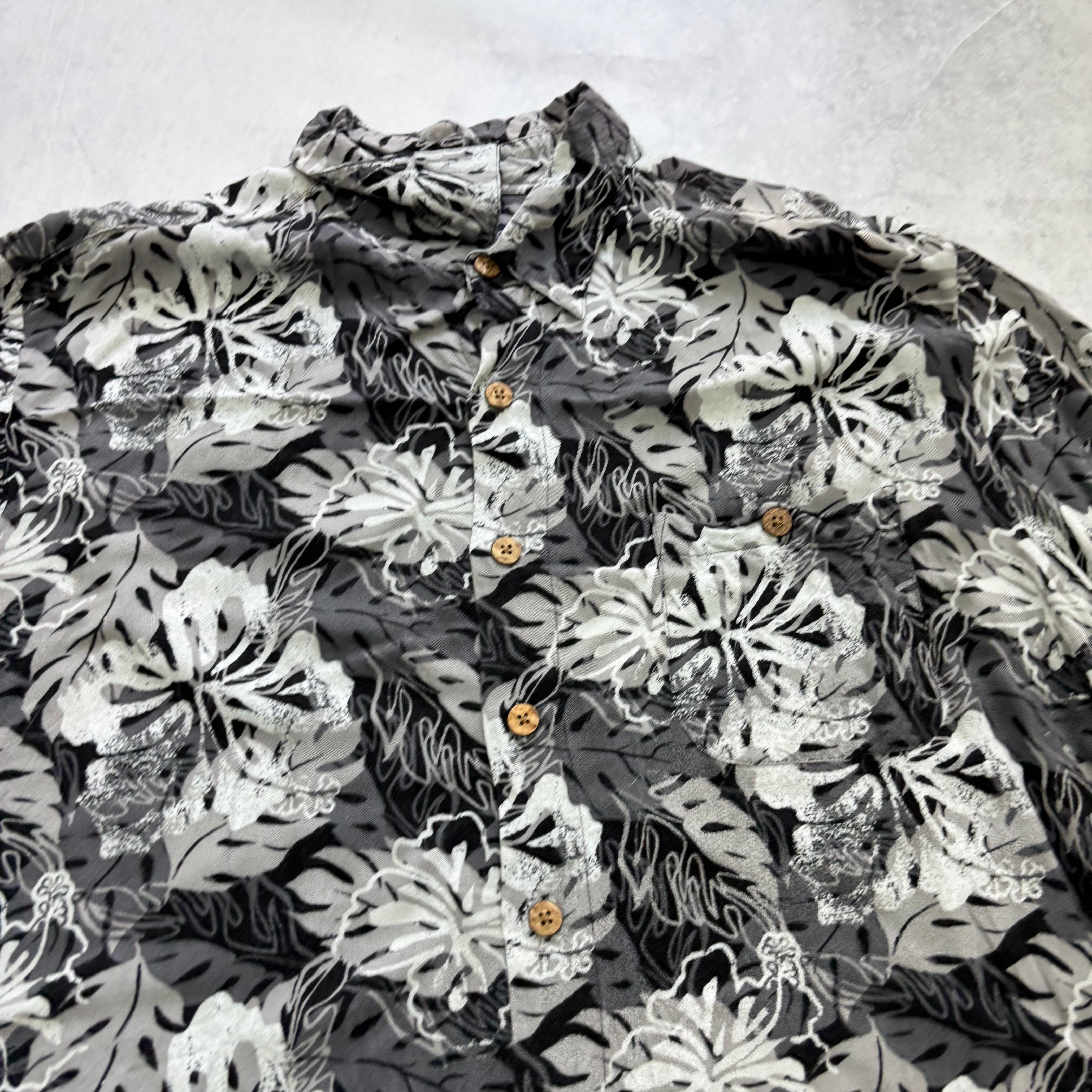 Vintage Hawaiian Shirt Mens XL Grey Floral Aloha Short Sleeve Rayon (E)