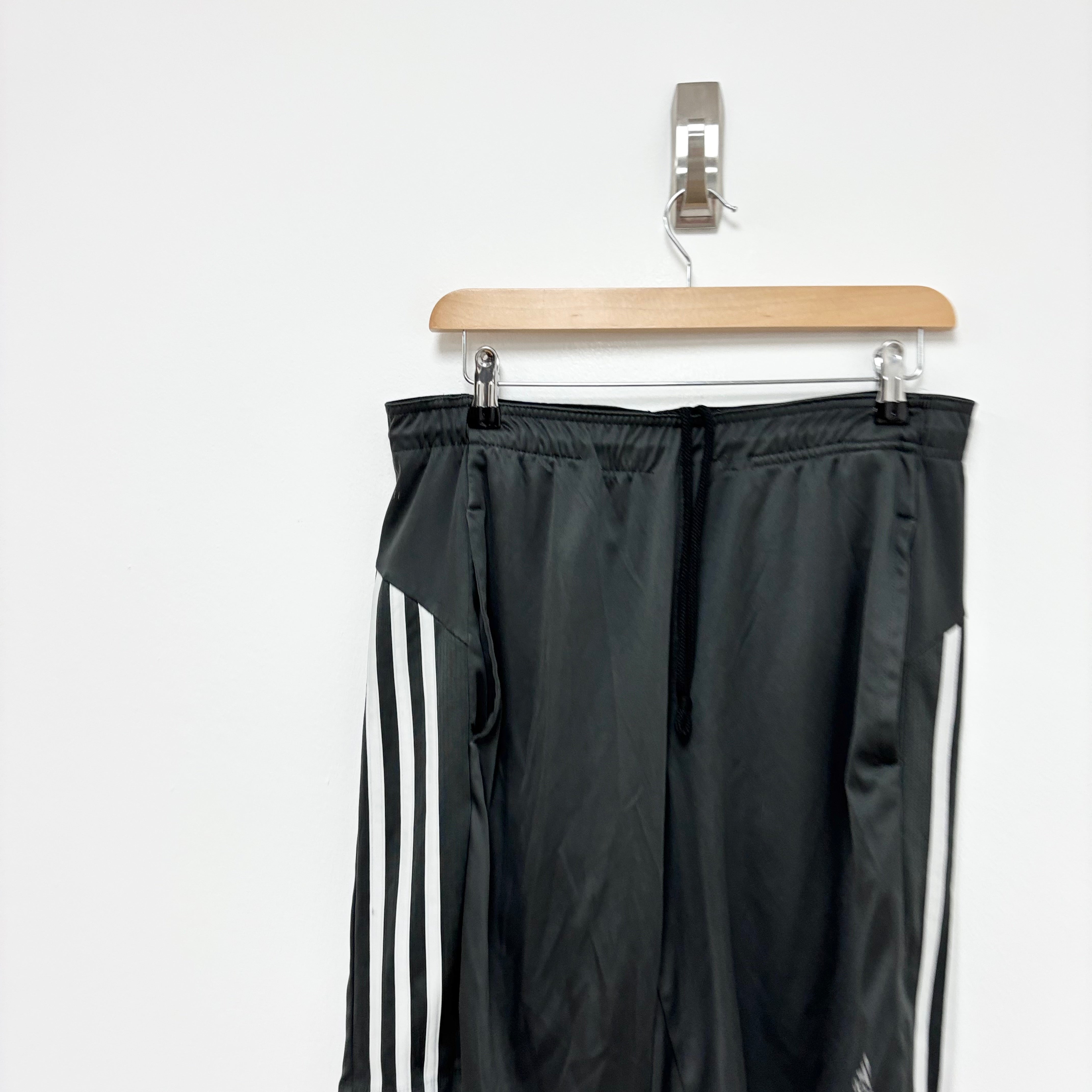 Adidas Shorts Mens Medium Grey Sports Running Gym Athletic Pockets