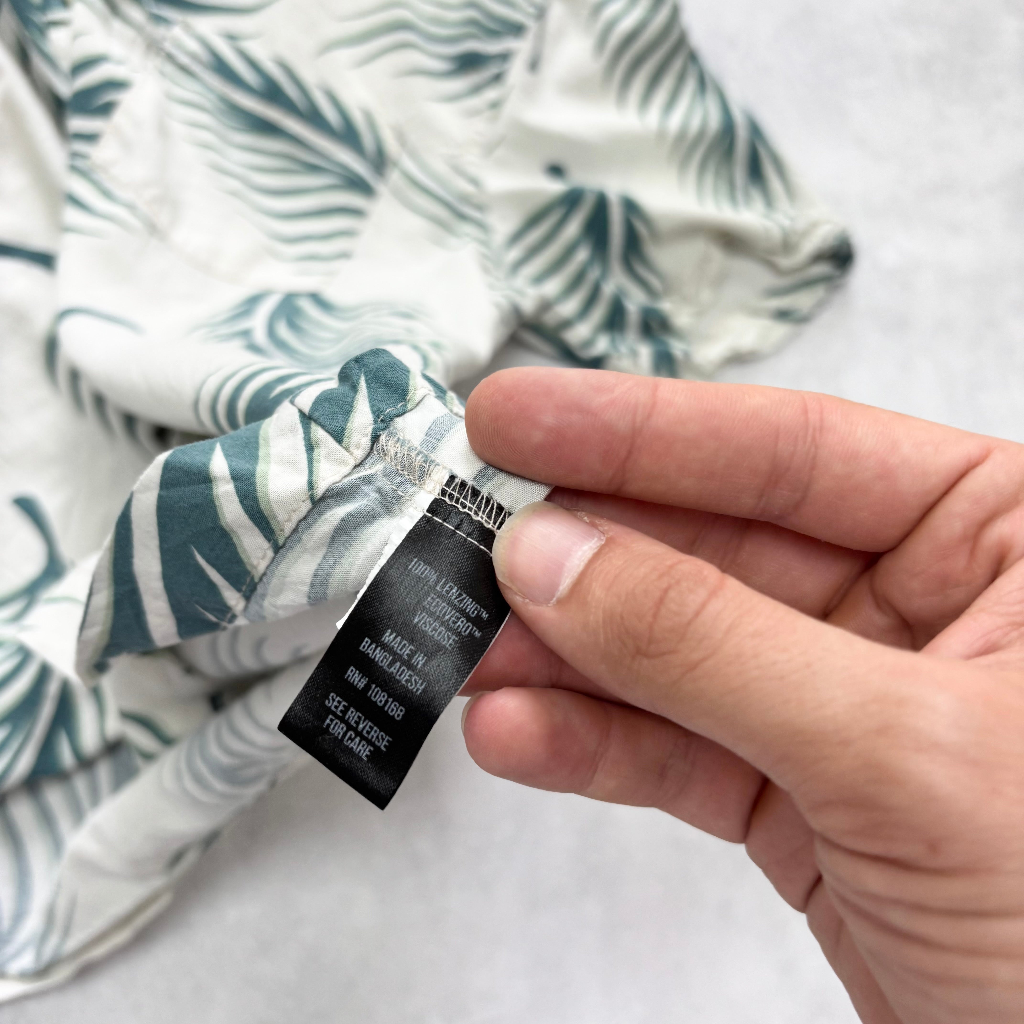 Hawaiian Shirt Mens Small Cream Floral Aloha Short Sleeve Viscose (E)