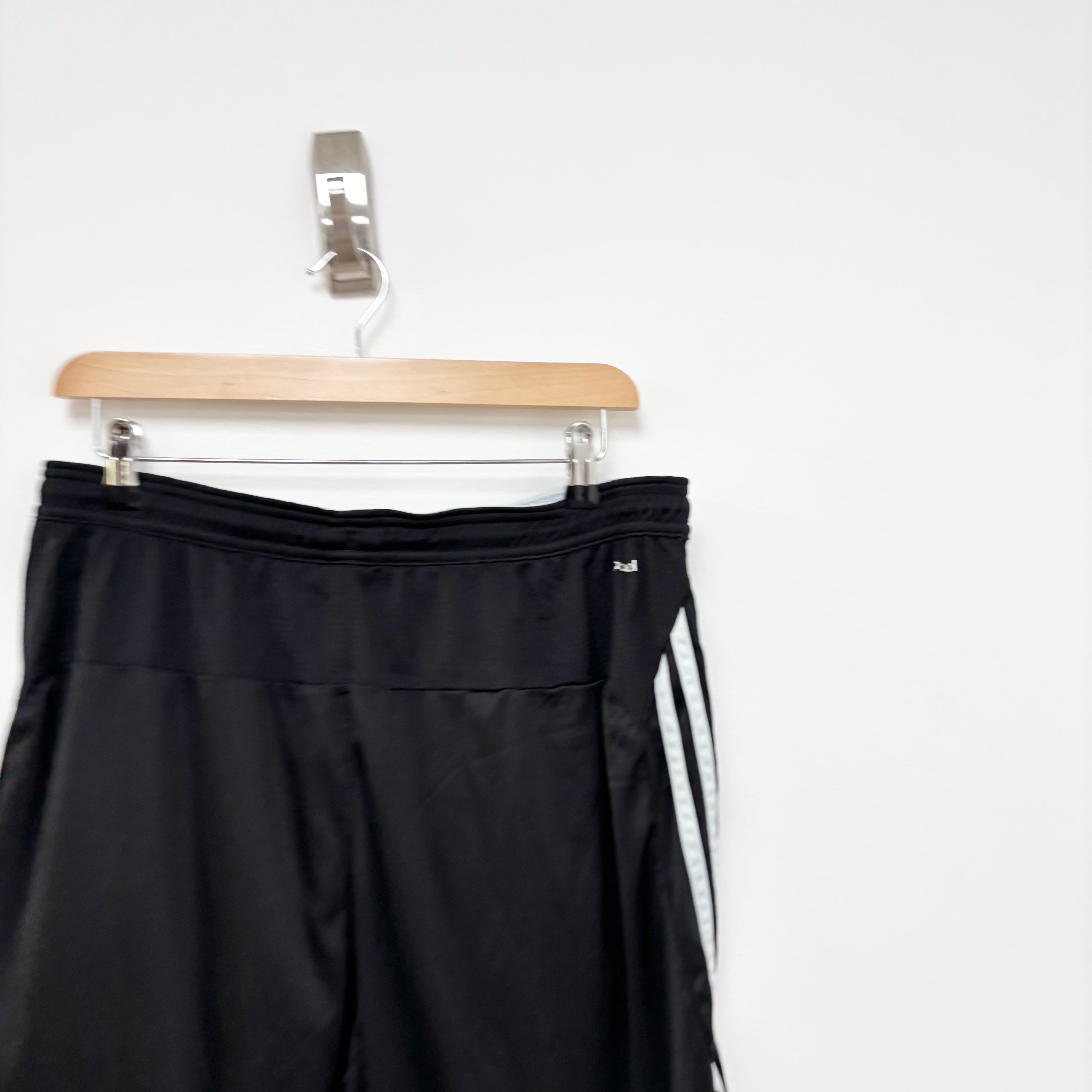 Adidas Shorts Mens XL Black Sports Running Gym Athletic Pockets (E)