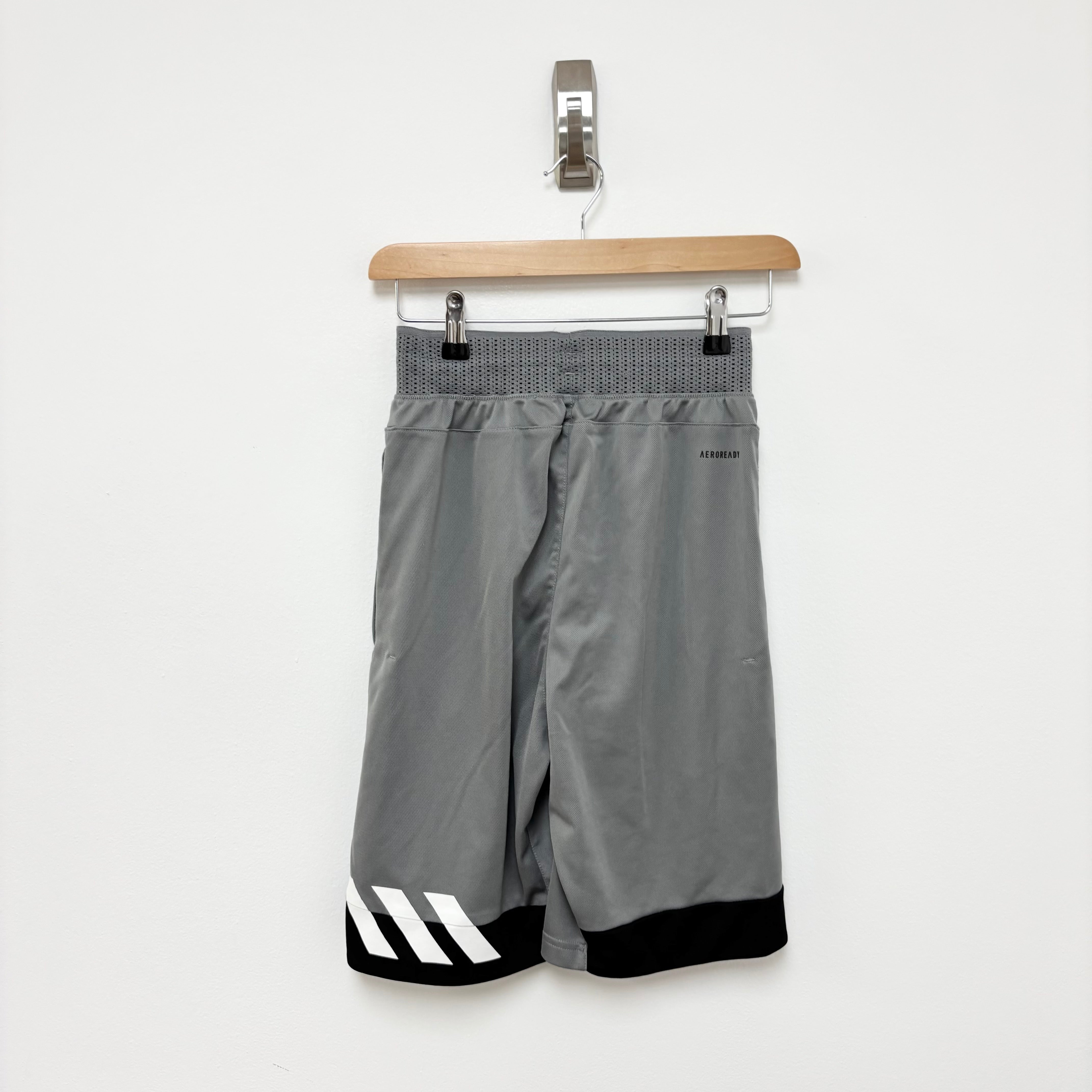 Adidas Shorts Mens Small Grey Sports Basketball Gym Athletic Pockets (E)